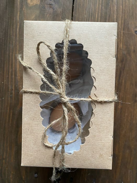 Фотография покупателя товара Коробка для капкейка, кондитерская упаковка с шильдиком, 6 ячеек, «Ручная работа», 23.5 х 23.5 х 10 см - Фото 2