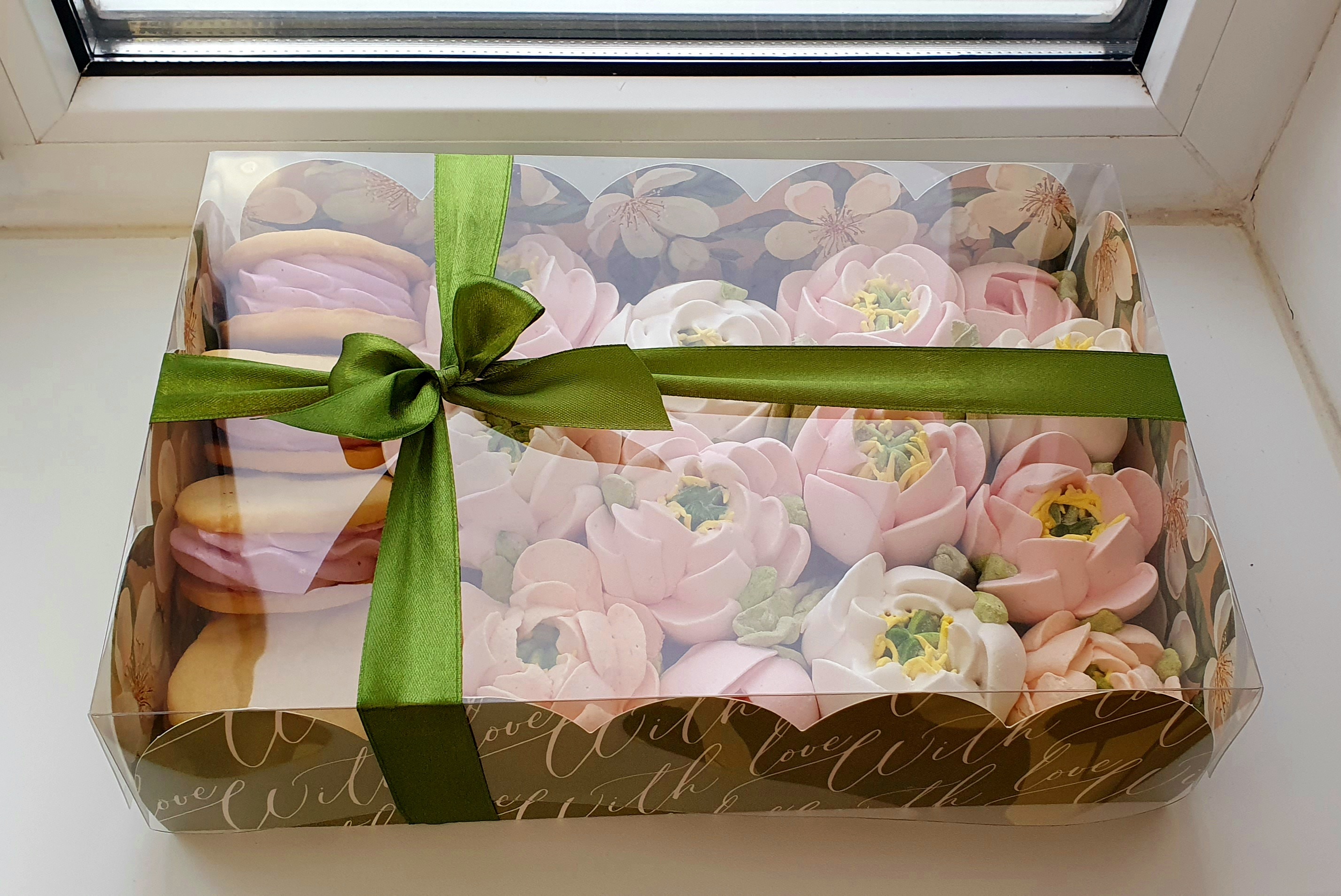 Фотография покупателя товара Коробка для печенья, кондитерская упаковка с PVC крышкой, «Пчёлка», 20 х 30 х 8 см
