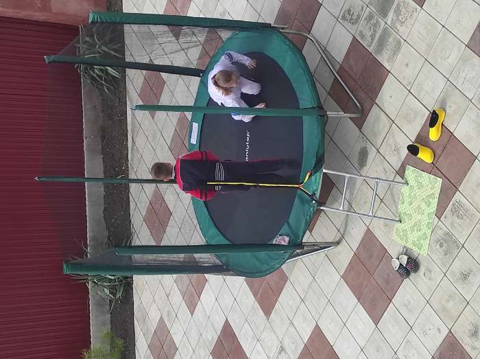 Фотография покупателя товара Батут ONLYTOP, d=244 см, с лестницей, с сеткой высотой 173 см, цвет зелёный