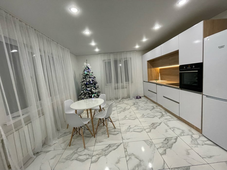Фотография покупателя товара Кухонный гарнитур трехуровневый под потолок Карина 3250, Белый глянец/Соно
