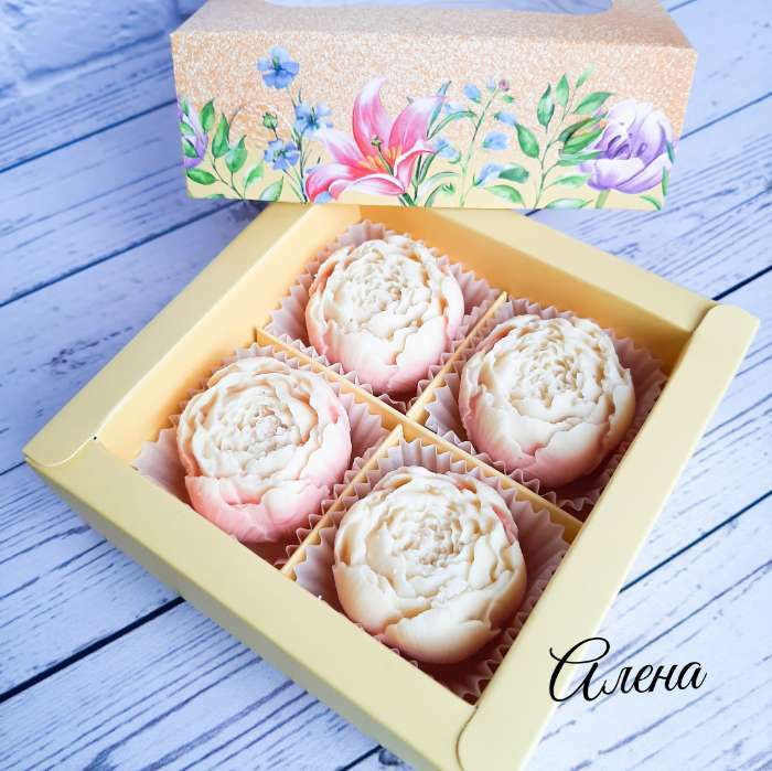Фотография покупателя товара Коробка под 4 конфеты, кондитерская упаковка «Цветы», 10.5 х 10.5 х 3.5 см - Фото 9