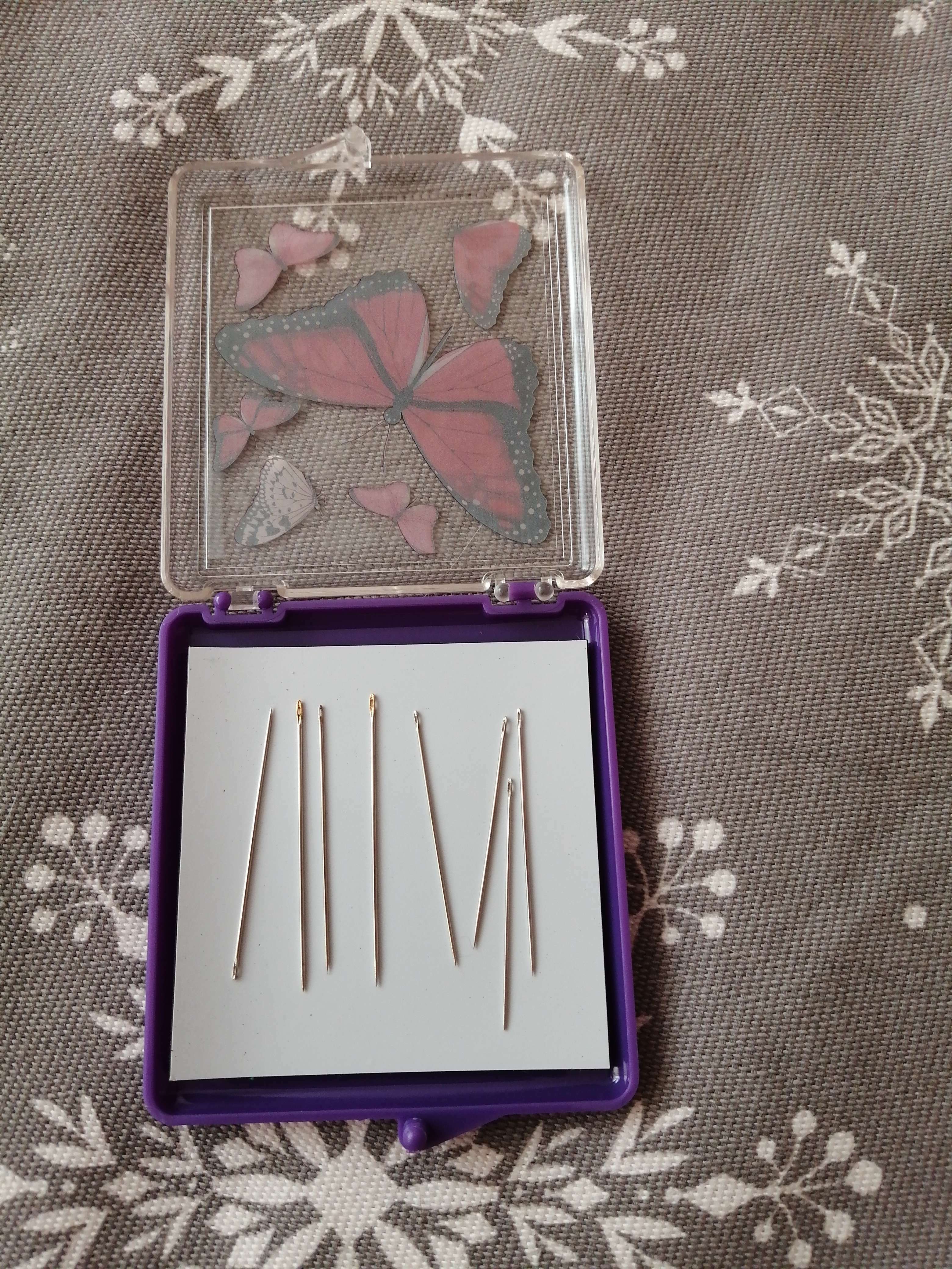 Фотография покупателя товара Игольница магнитная «Бабочки», с иглами, 7 × 8 см, цвет фиолетовый - Фото 1