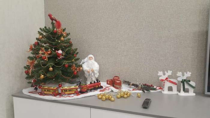 Фотография покупателя товара Дед Мороз "В белой шубке, с фонариком и подарками" 30 см - Фото 1