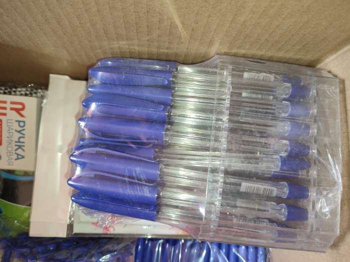 Фотография покупателя товара Ручка шариковая 0.5 мм, стержень синий, с резиновым держателем (штрихкод на штуке)