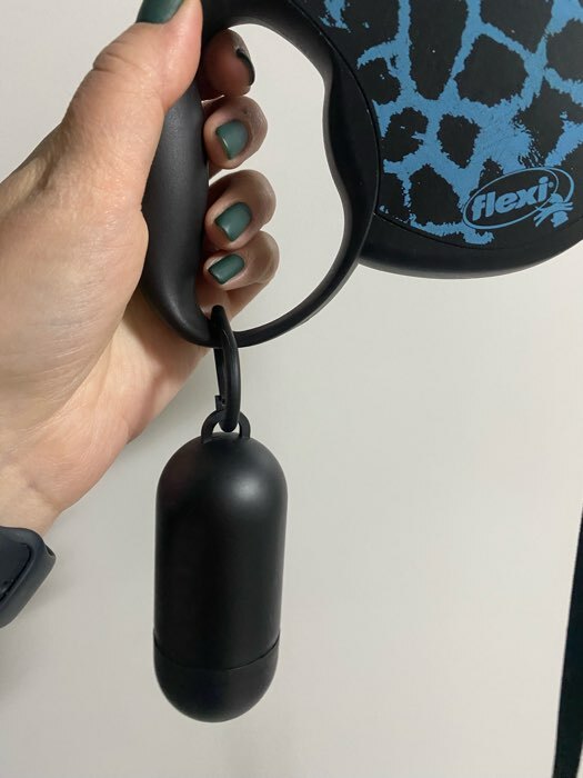 Фотография покупателя товара Контейнер с пакетами для уборки за собаками (рулон 15 пакетов 29×21 см), чёрный - Фото 3