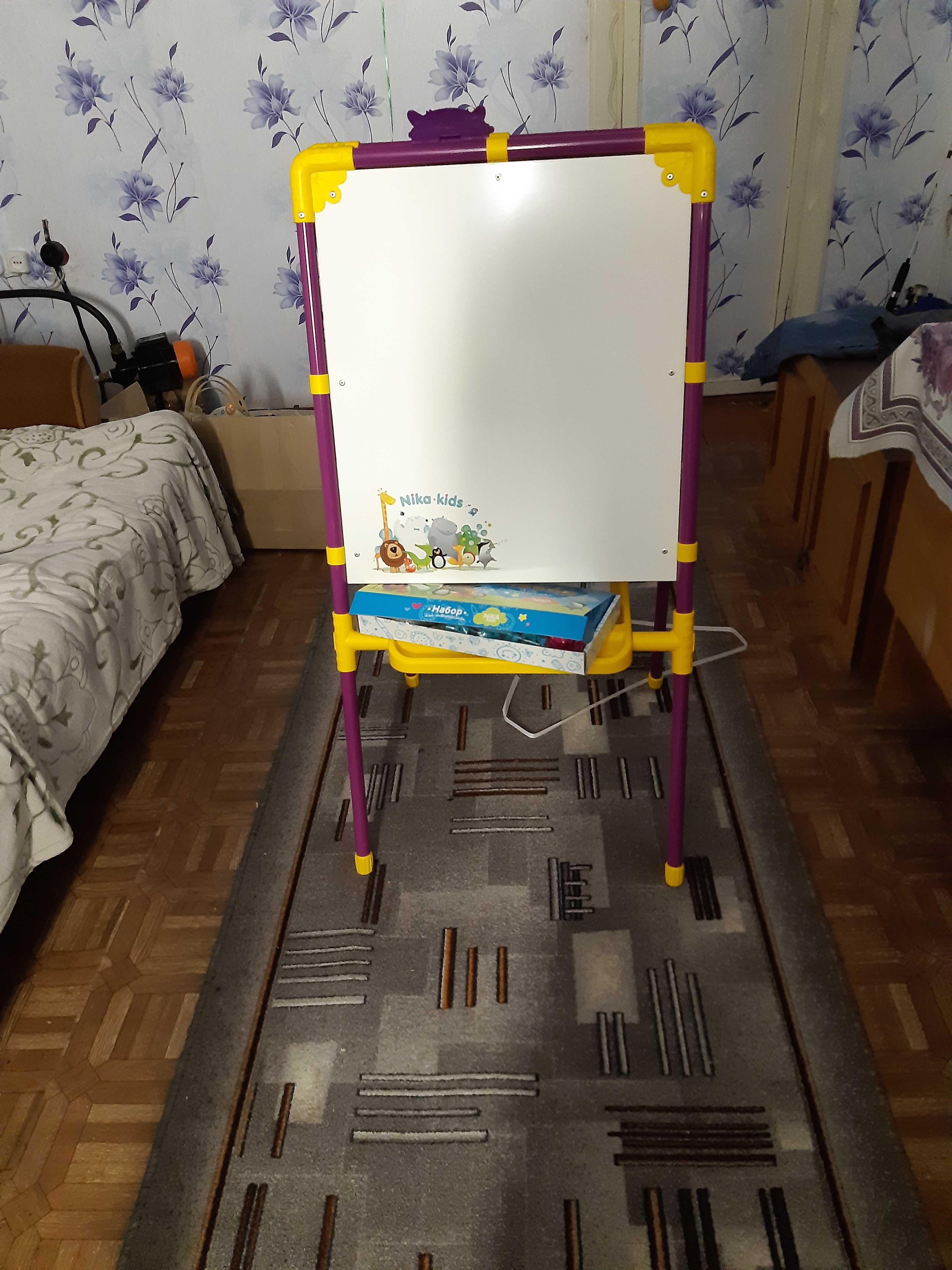 Фотография покупателя товара Мольберт детский, двусторонний, размер 1040 × 516 × 70 мм, цвет сиреневый