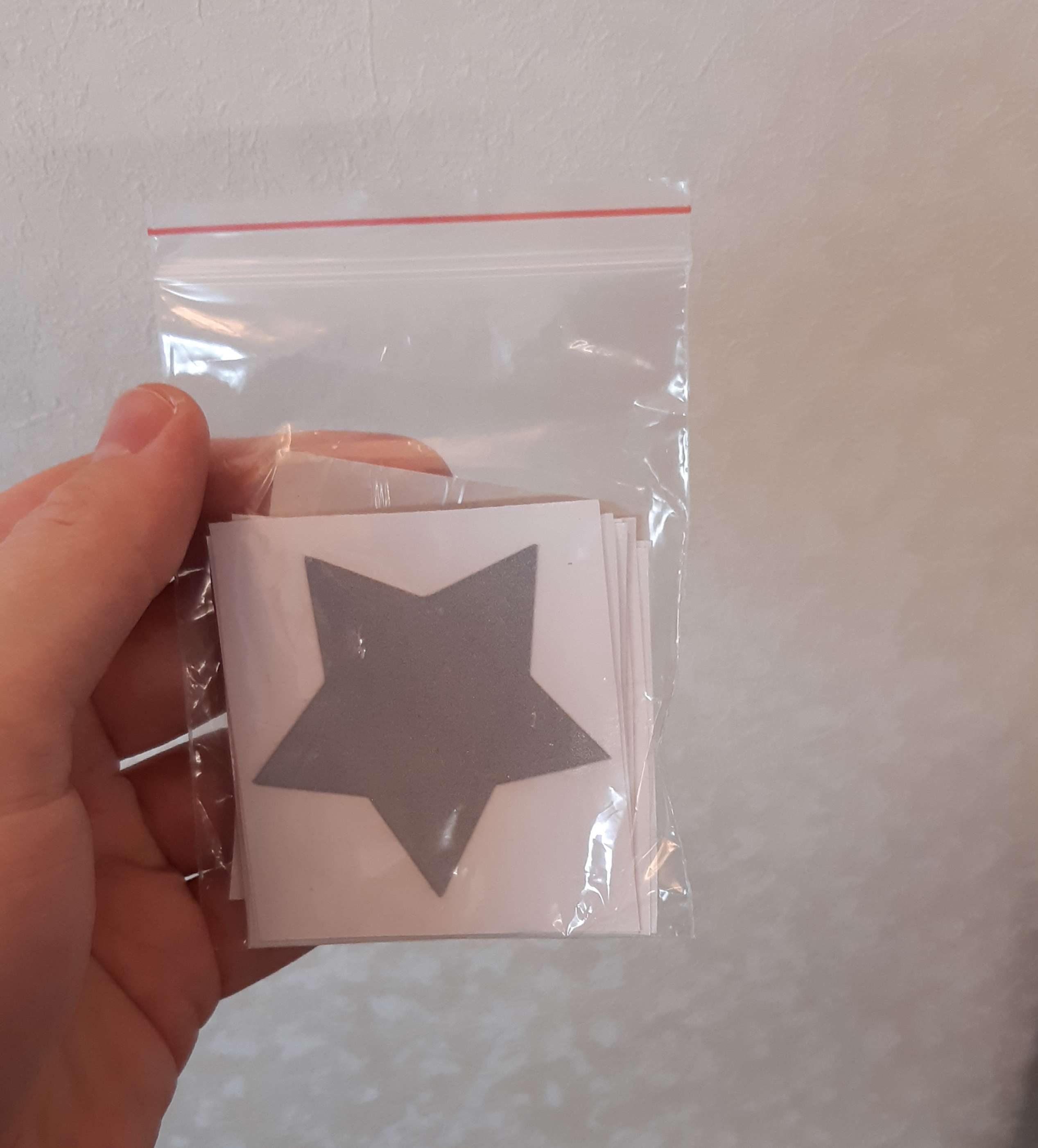 Фотография покупателя товара Светоотражающая наклейка «Звезда», 5 × 5 см, цвет серый - Фото 1