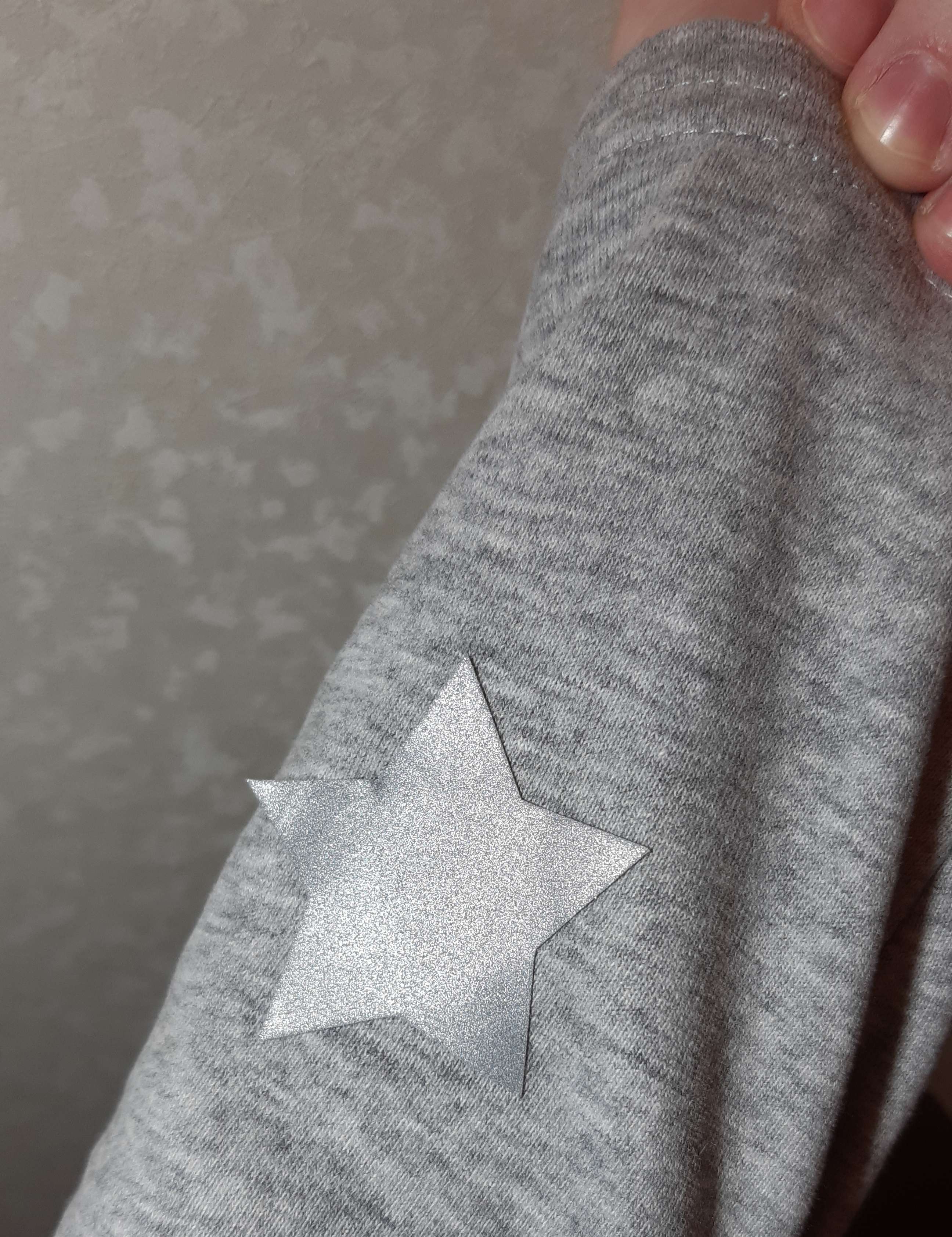 Фотография покупателя товара Светоотражающая наклейка «Звезда», 5 × 5 см, цвет серый - Фото 2