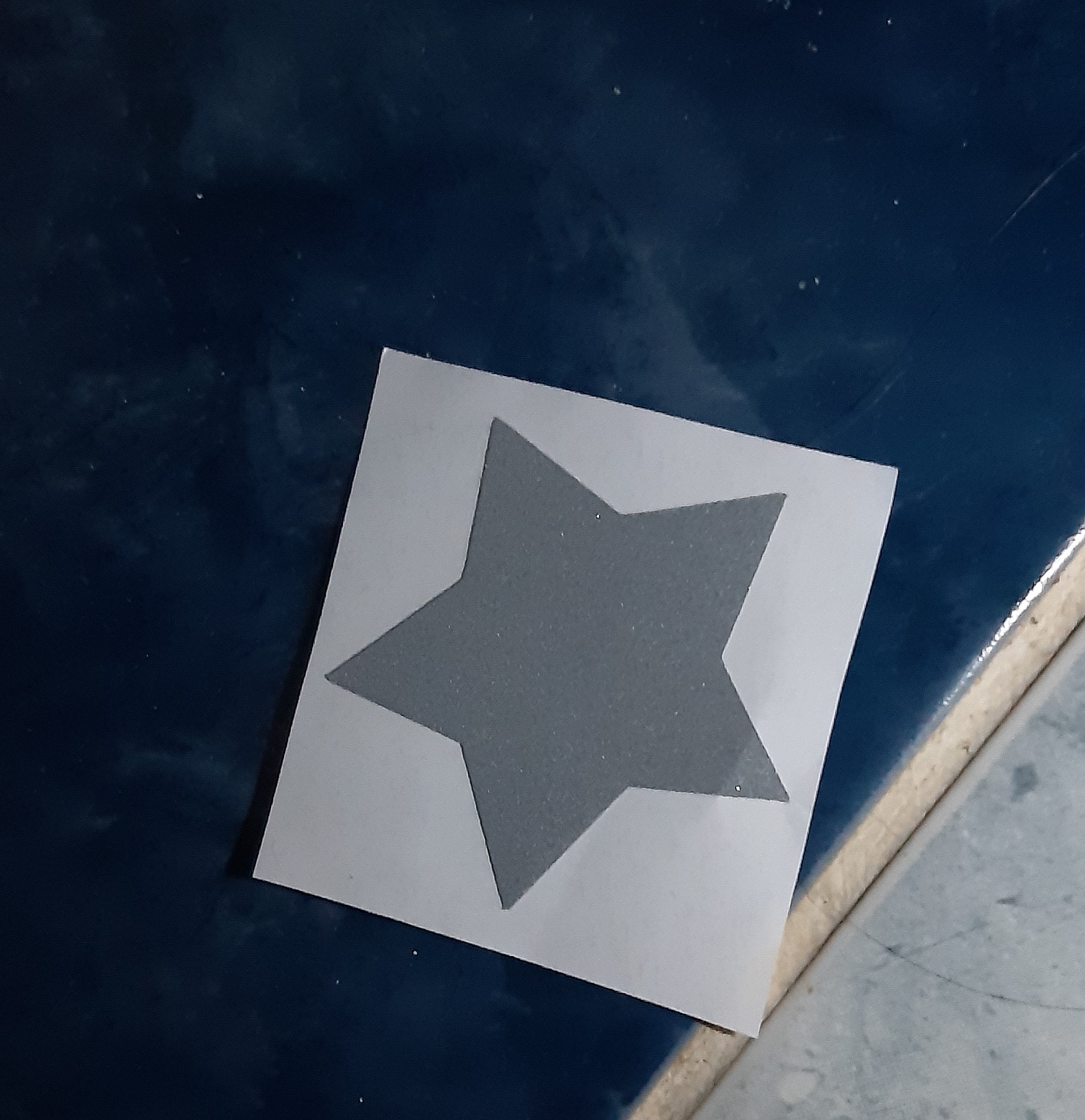 Фотография покупателя товара Светоотражающая наклейка «Звезда», 5 × 5 см, цвет серый - Фото 4