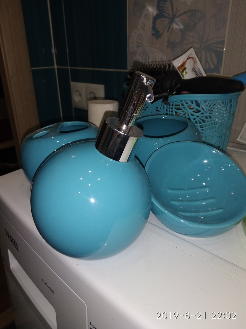 Фотография покупателя товара Набор для ванной «Шар», 4 предмета (дозатор, мыльница, 2 стакана), цвет голубой - Фото 2