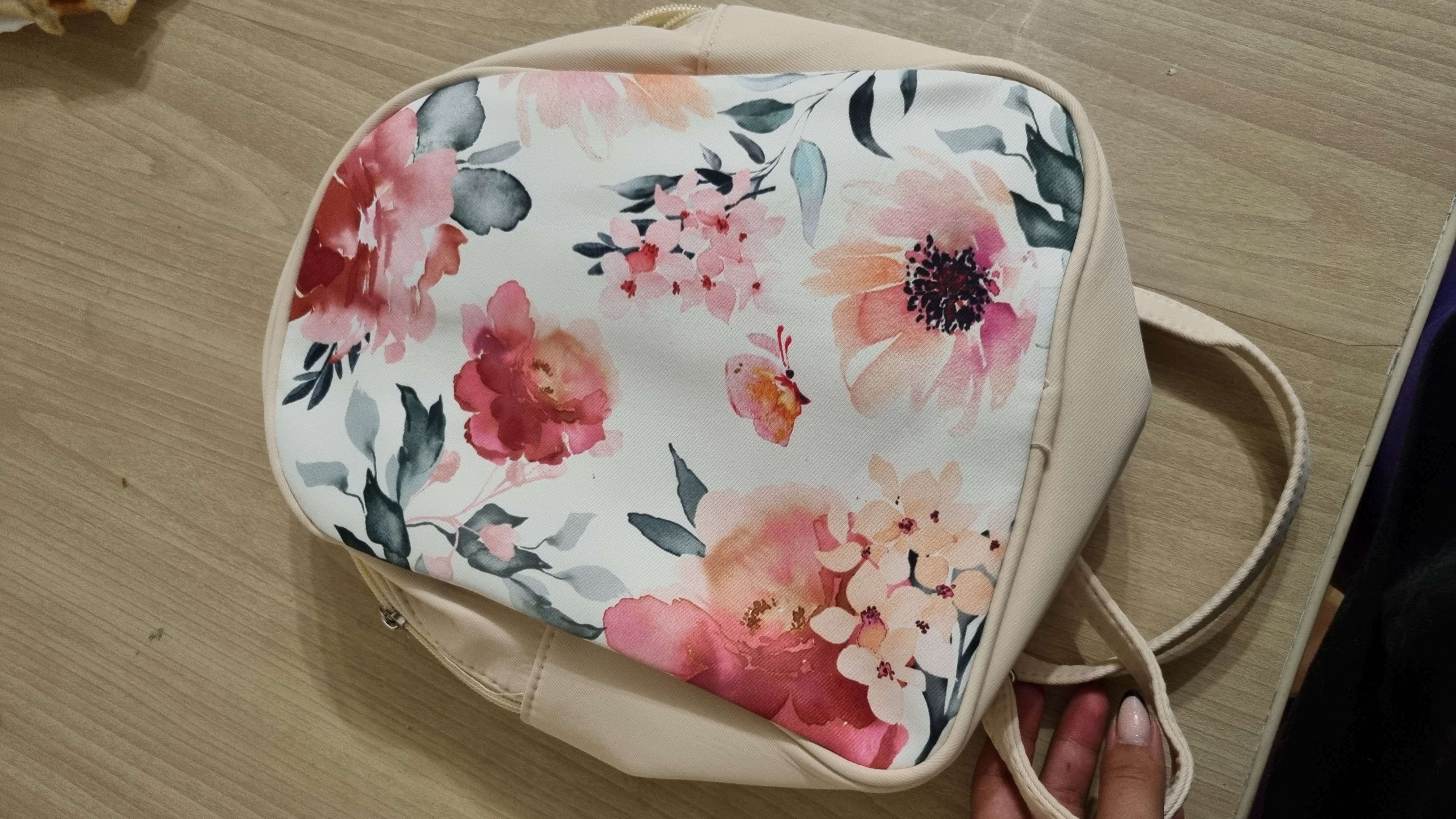 Фотография покупателя товара Рюкзак текстильный "Цветы", 27х10х23 см, отдел на молнии, цвет розовый