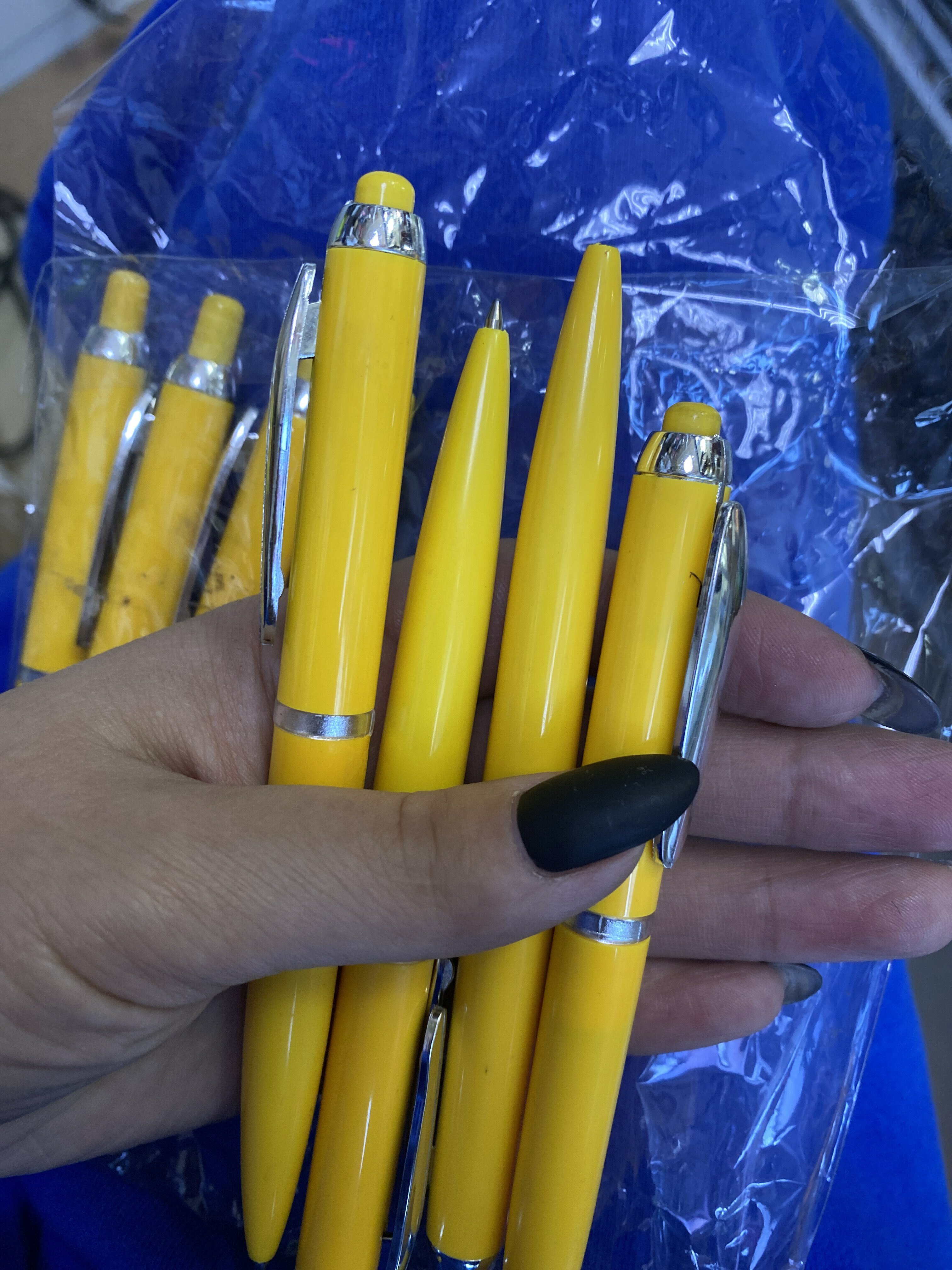 Фотография покупателя товара Ручка шариковая автоматическая, 0.5 мм, под логотип, стержень синий, жёлтый корпус - Фото 1