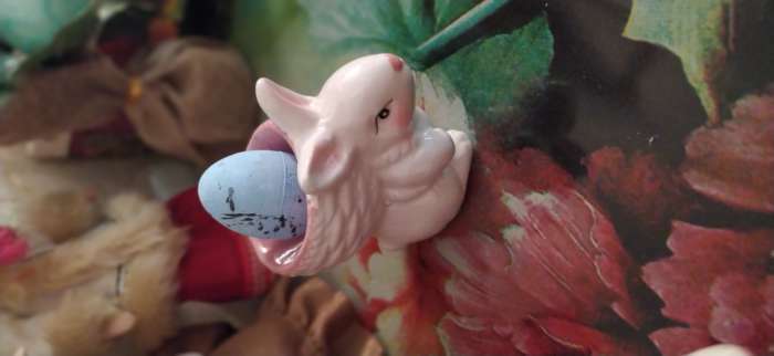 Фотография покупателя товара Подставка для яйца Доляна «Зайка», 8×5.5×7.5 см, розовая - Фото 1