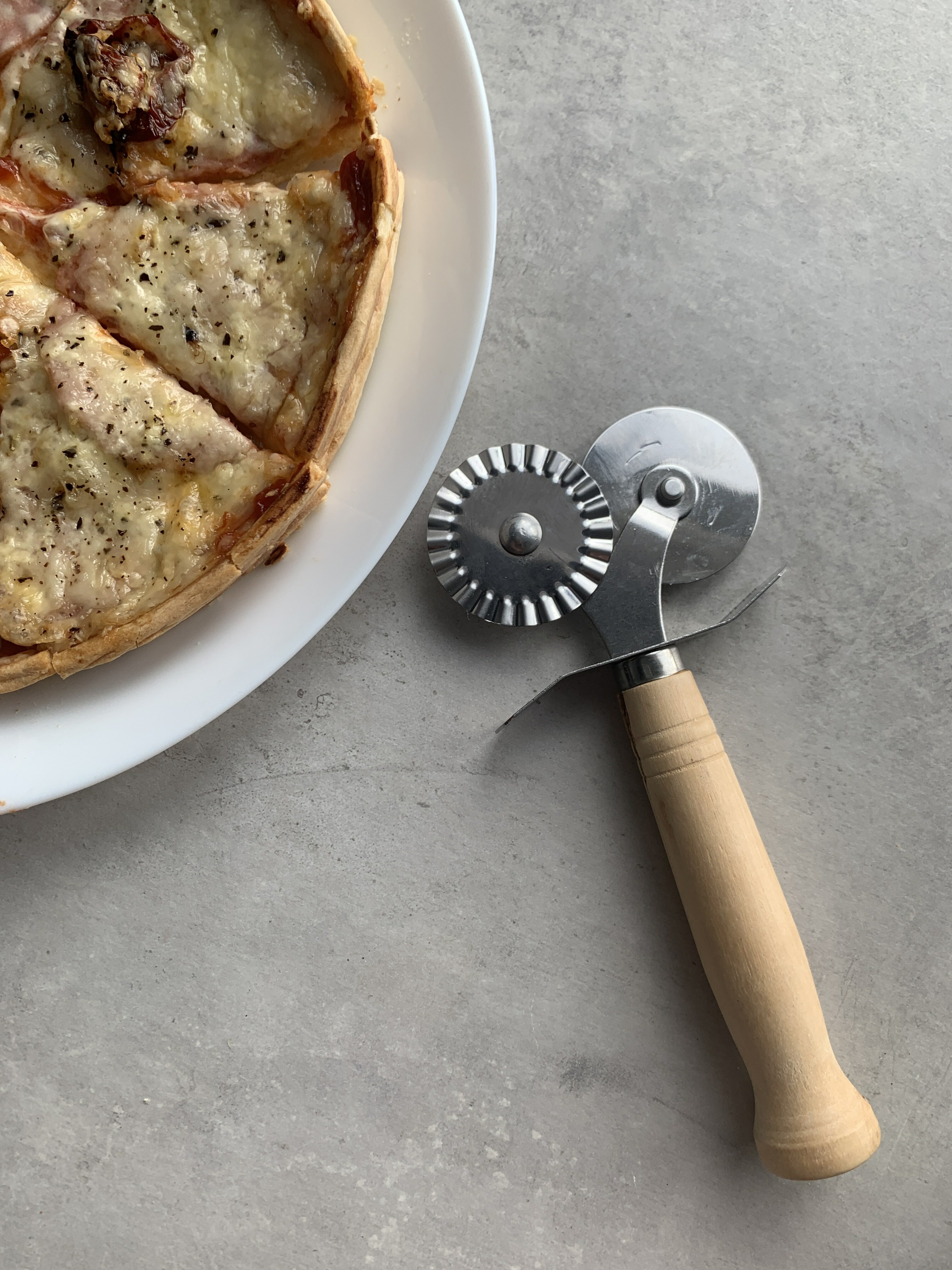 Фотография покупателя товара Нож для пиццы и теста двойной Доляна «Классик», 16 см, цвет бежевый