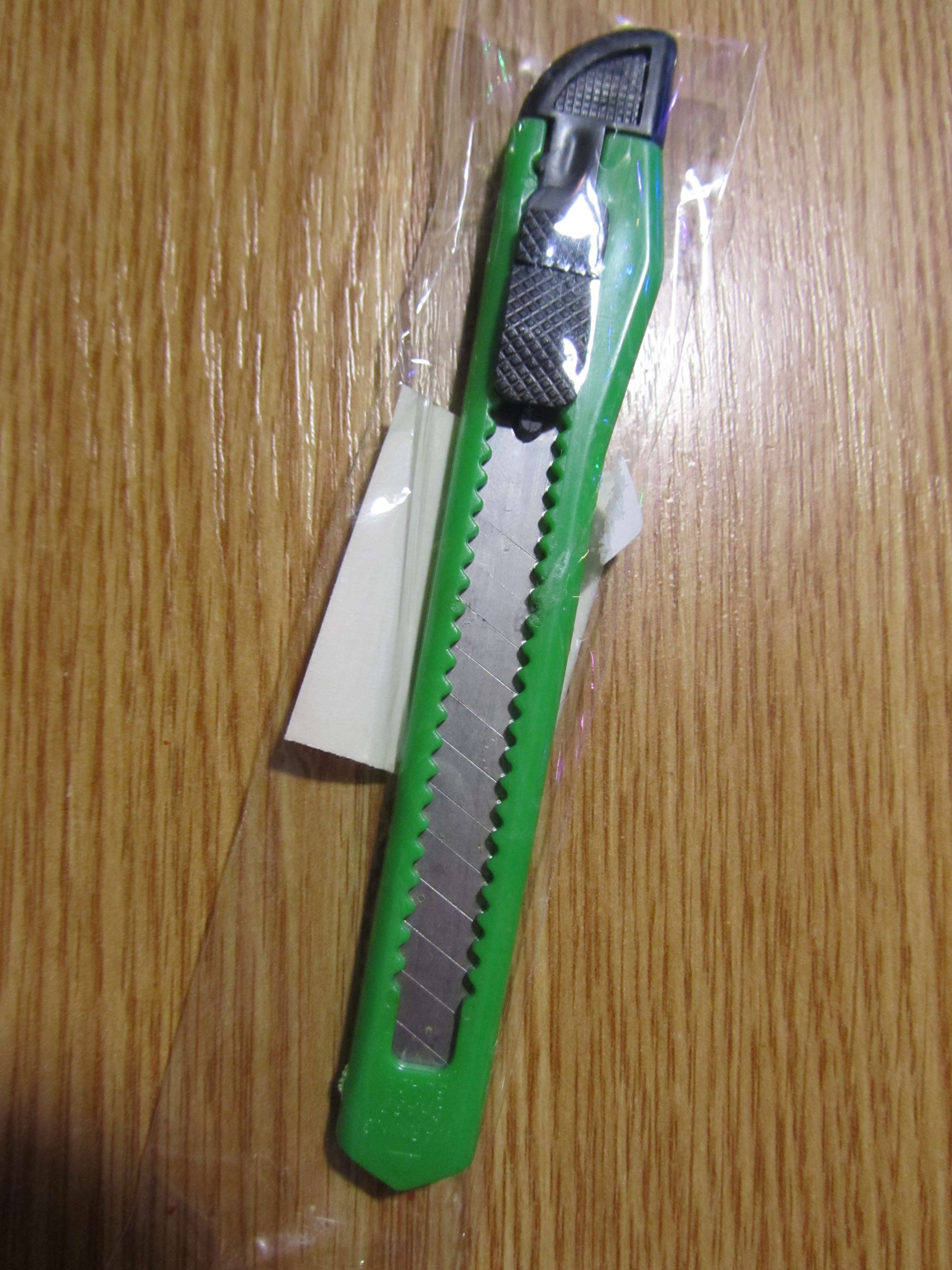 Фотография покупателя товара Нож универсальный ТУНДРА, пластиковый корпус, 9 мм
