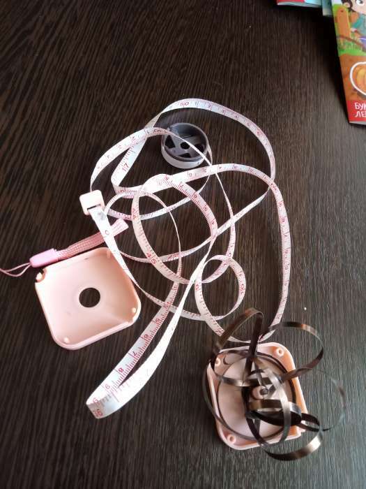Фотография покупателя товара Сантиметровая лента-рулетка портновская, 150 см, 4,5 × 4,5 × 1,3 см цвет розовый