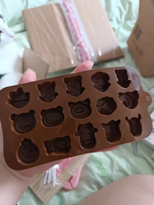 Фотография покупателя товара Форма для конфет и шоколада Доляна «Мордашки», силикон, 21×10.5 см, 15 ячеек (2.5×2.3 см), коричневая - Фото 4