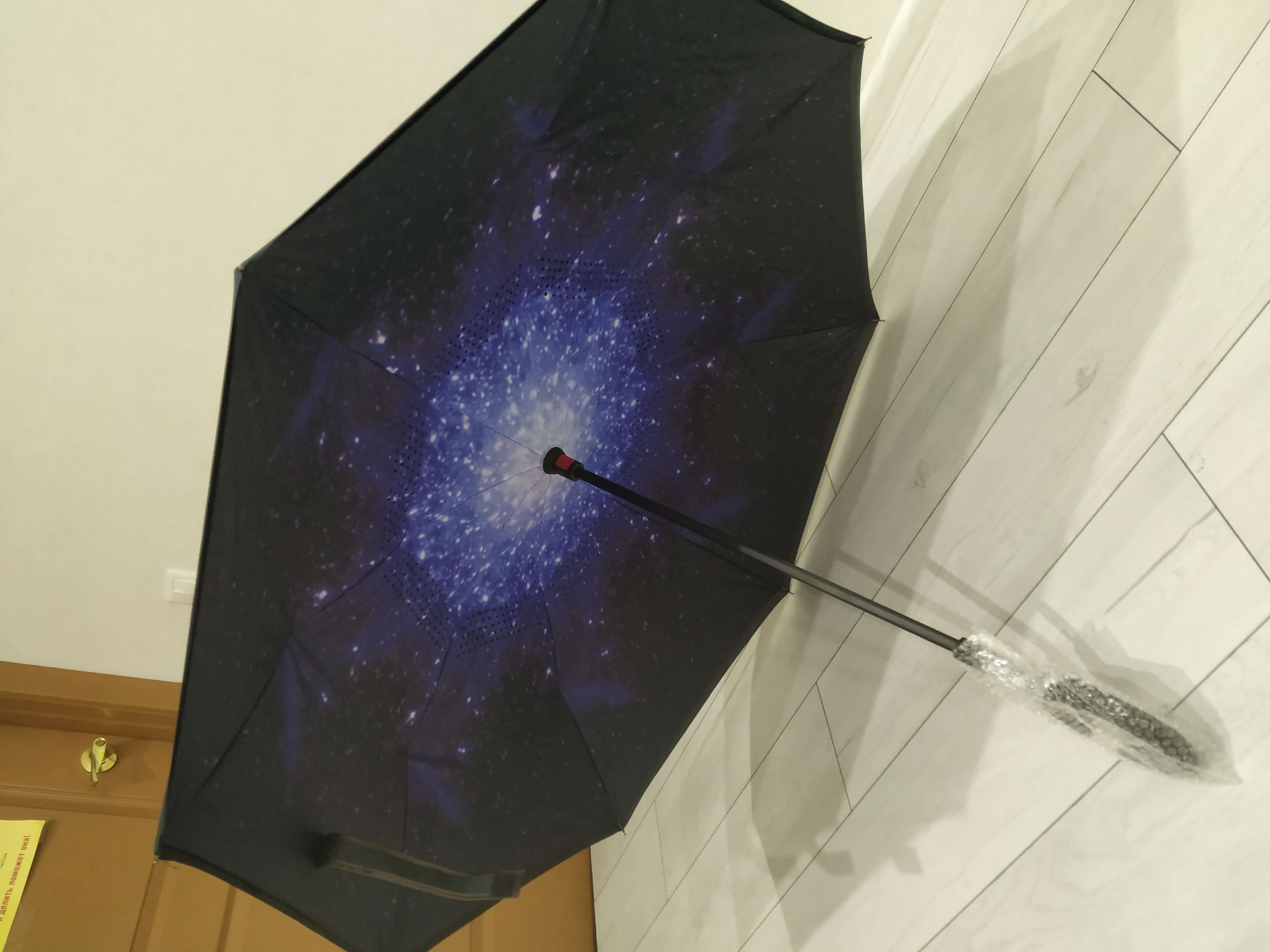 Фотография покупателя товара Зонт - наоборот «Космос», механический, 8 спиц, R = 53 см, цвет синий/чёрный