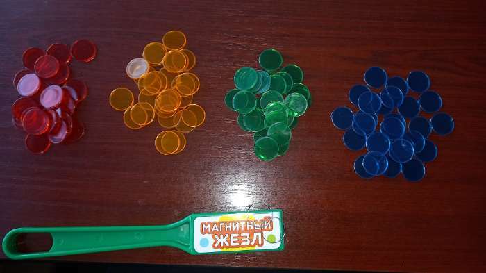 Фотография покупателя товара Магнитная игра «Магнитный жезл», 100 магнитных фишек, цвета МИКС, по методике Монтессори - Фото 1