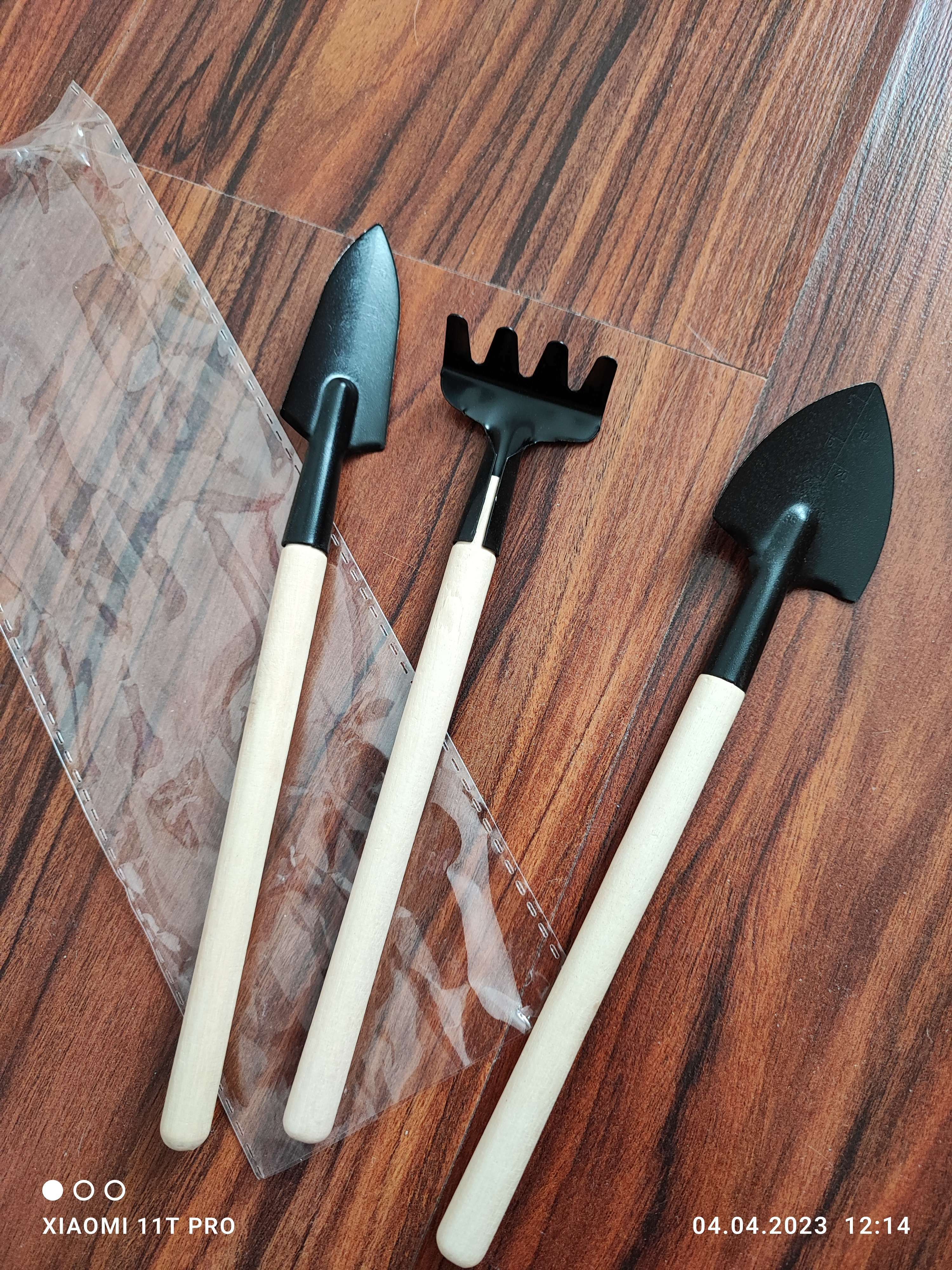 Фотография покупателя товара Набор садового инструмента, 3 предмета: грабли, 2 лопатки, длина 24 см, деревянные ручки - Фото 14