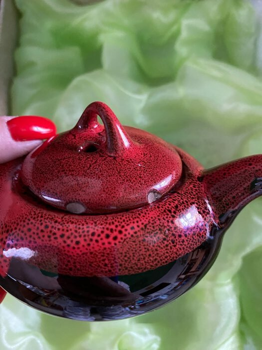 Фотография покупателя товара Набор для чайной церемонии керамический «Лунное озеро», 7 предметов: 6 пиал 50 мл, чайник 150 мл, цвет красный - Фото 2