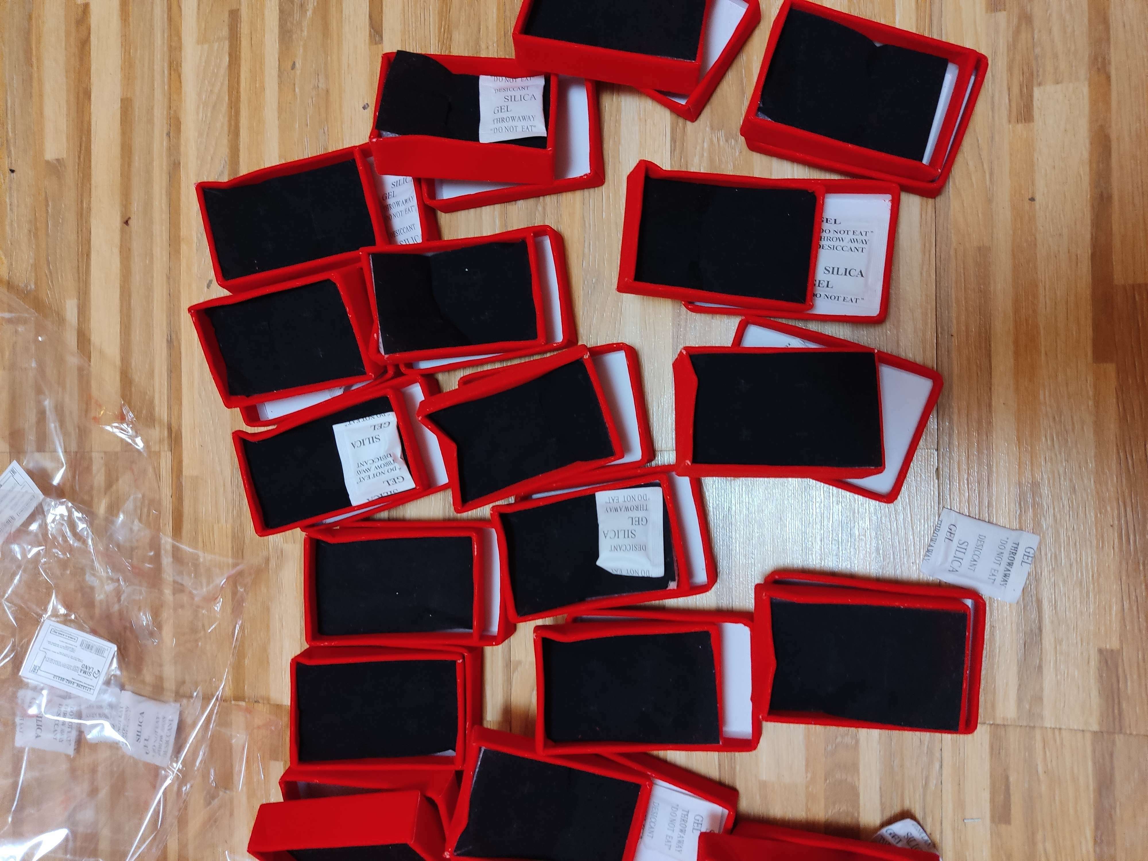 Фотография покупателя товара Коробочка подарочная под набор «Бархат», 5×8, цвет красный - Фото 1