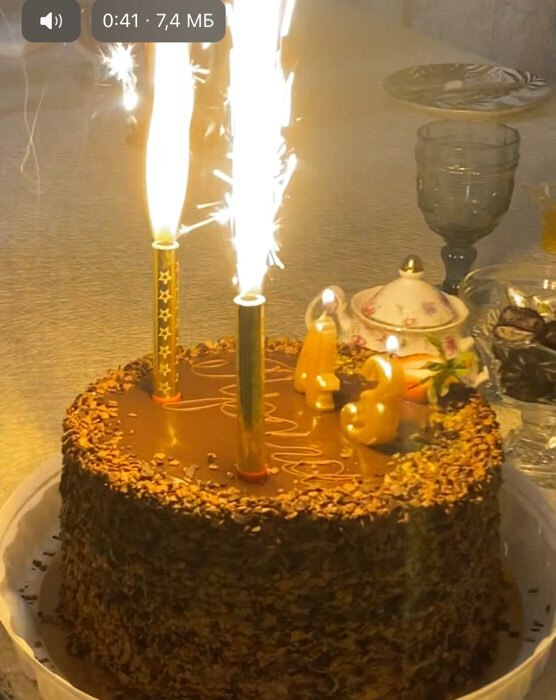 Фотография покупателя товара Свеча для торта цифра "Грань + фонтан" золотая "6" - Фото 4