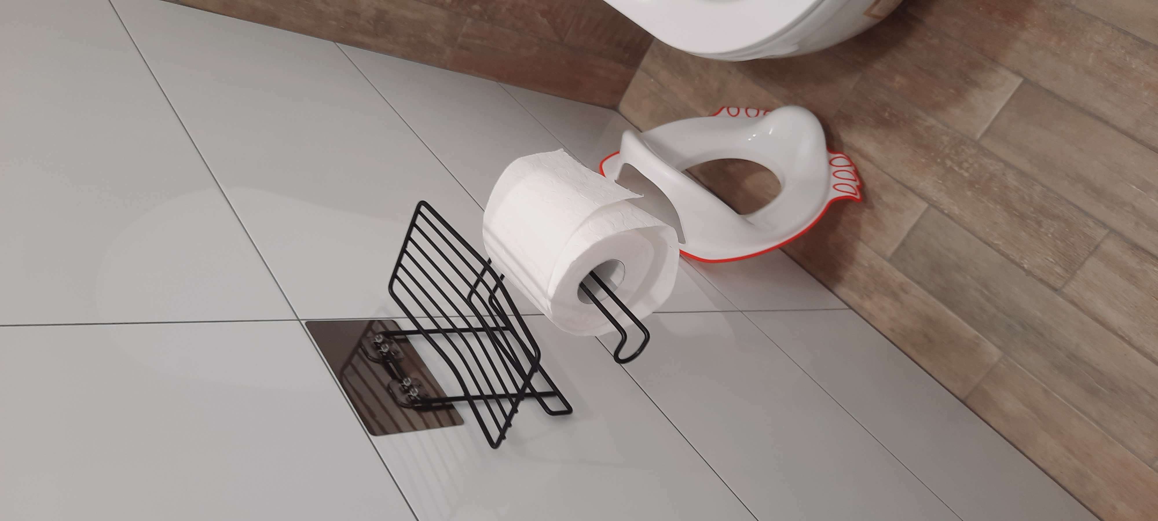 Фотография покупателя товара Держатель для туалетной бумаги с полочкой Доляна, 18,5×10,5×14,3 см, на липучке, цвет чёрный