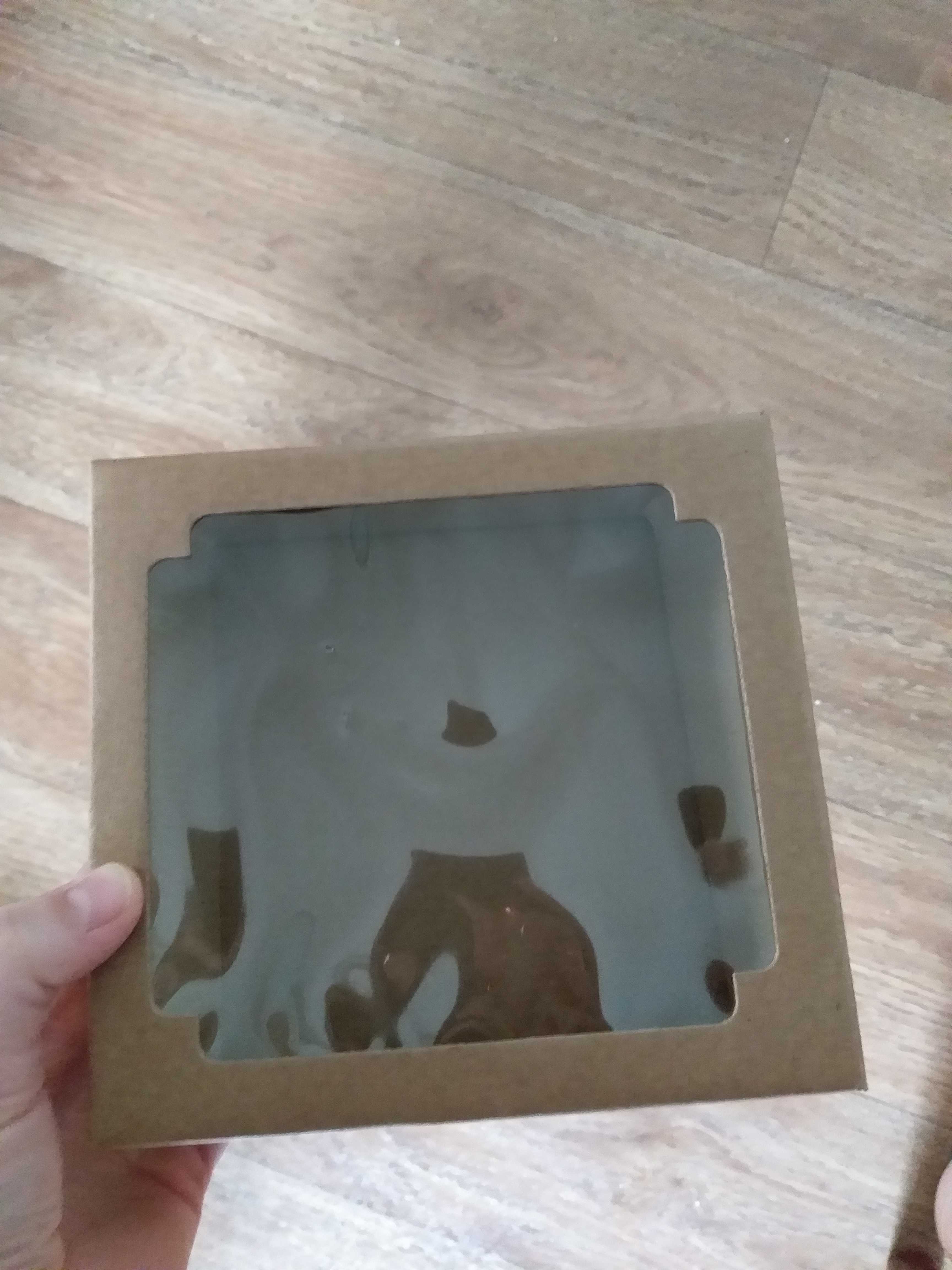 Фотография покупателя товара Коробка сборная без печати крышка-дно бурая с окном 14,5 х 14,5 х 6 см