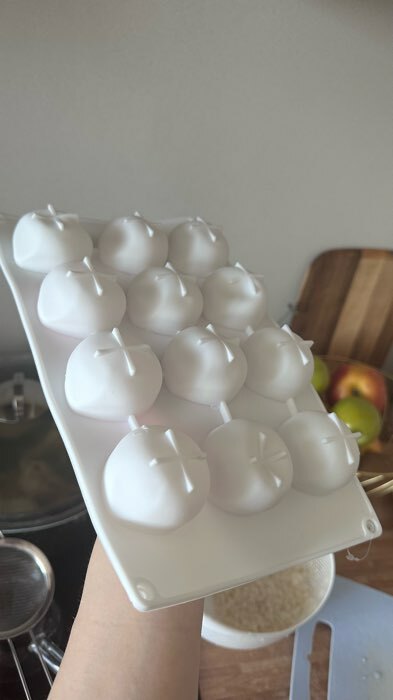 Фотография покупателя товара Форма для муссовых десертов и выпечки Доляна «Бабл», 29×18×3 см, 12 ячеек (5×4,5 см), цвет белый