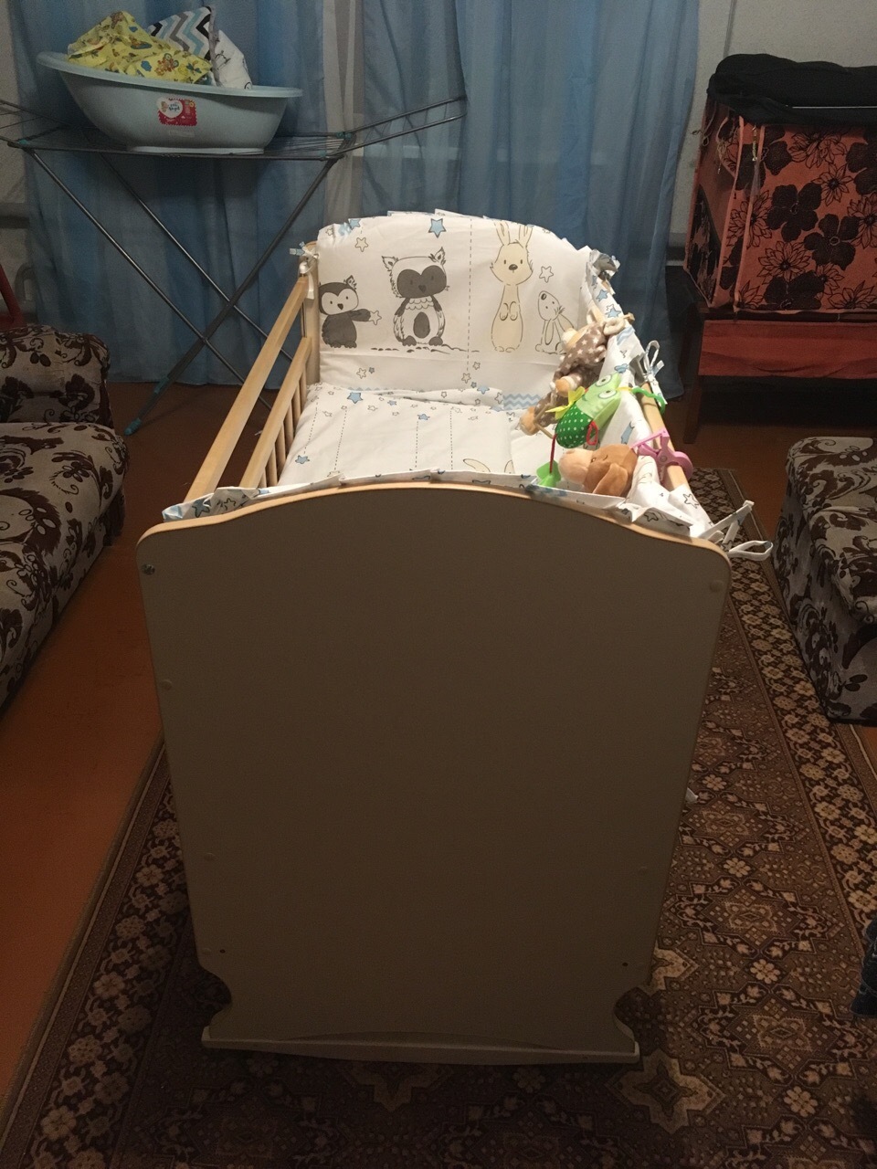 Фотография покупателя товара Детская кроватка «Морозко. Бабочки» с ростомером, на колёсах или качалке, цвет бежевый/берёза