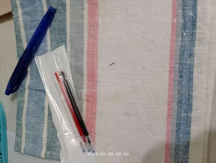 Фотография покупателя товара Ручка для ткани термоисчезающая, с набором стержней, белая, розовая, чёрная, синяя - Фото 6