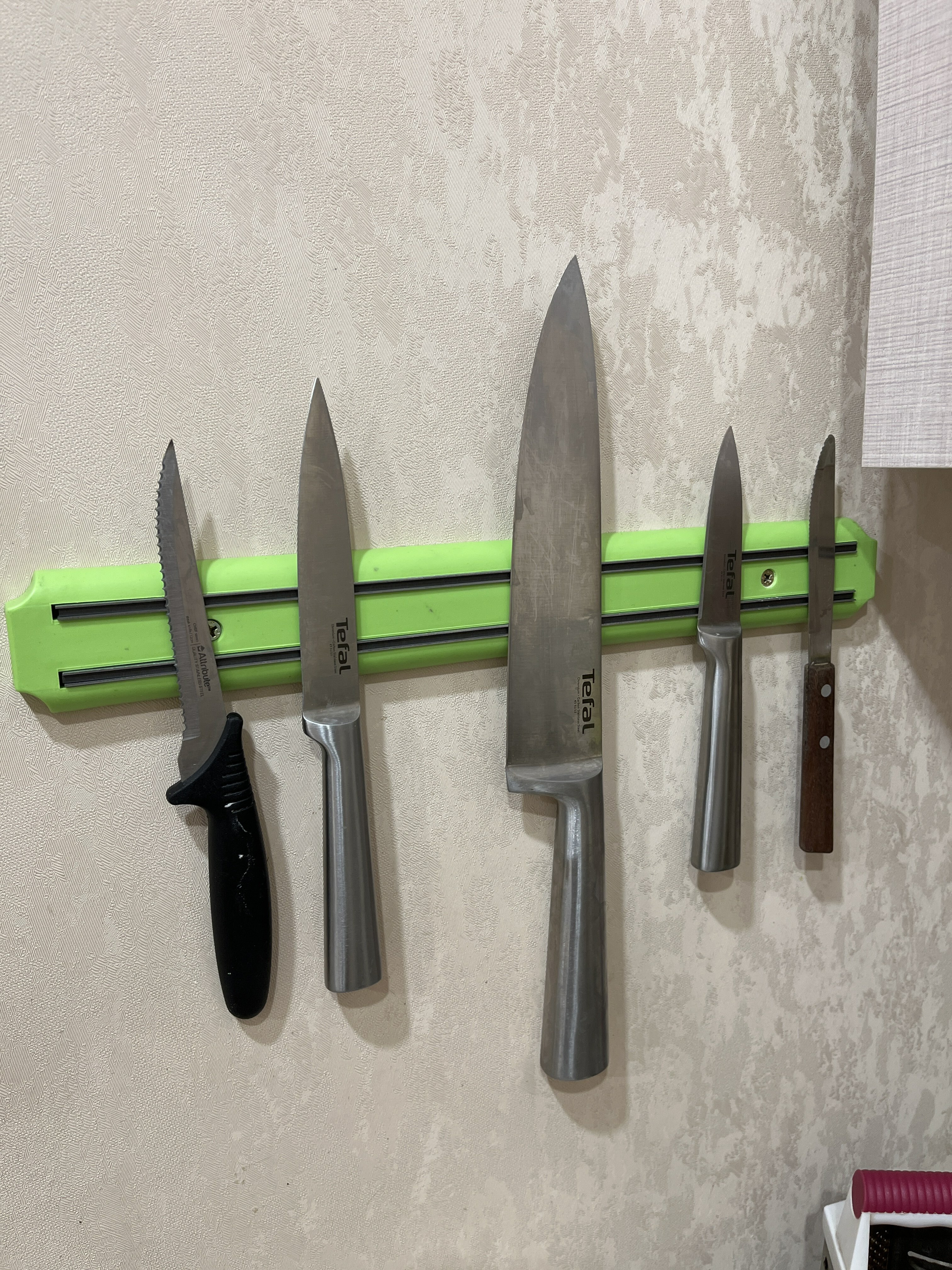 Фотография покупателя товара Держатель для ножей магнитный Доляна, 38 см, цвет зелёный - Фото 1