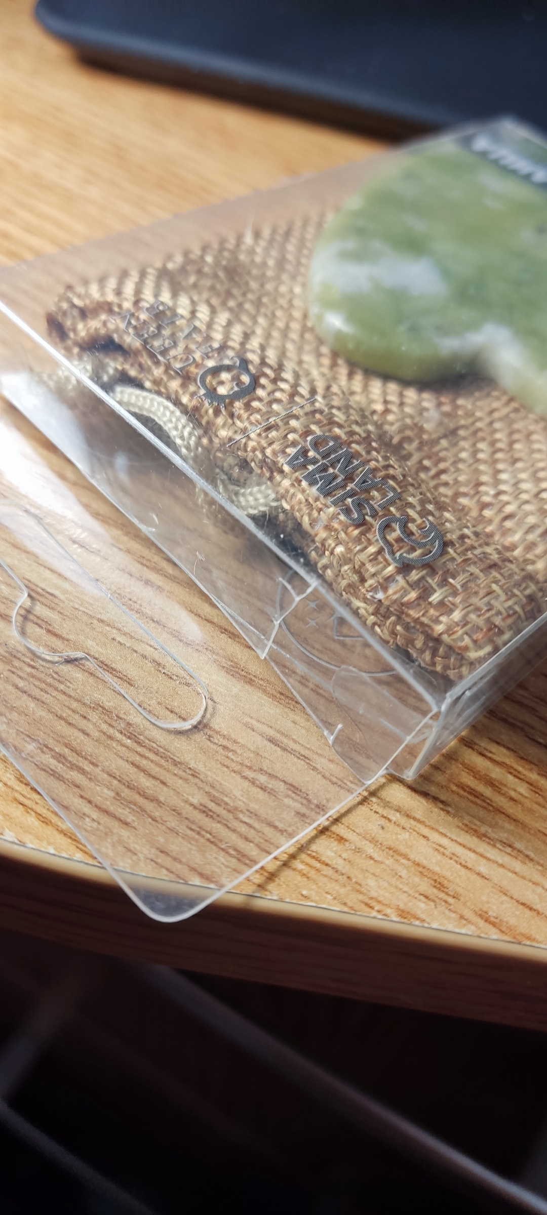 Фотография покупателя товара Массажёр гуаша «Лапка», 7×4.3 см, зелёный - Фото 7