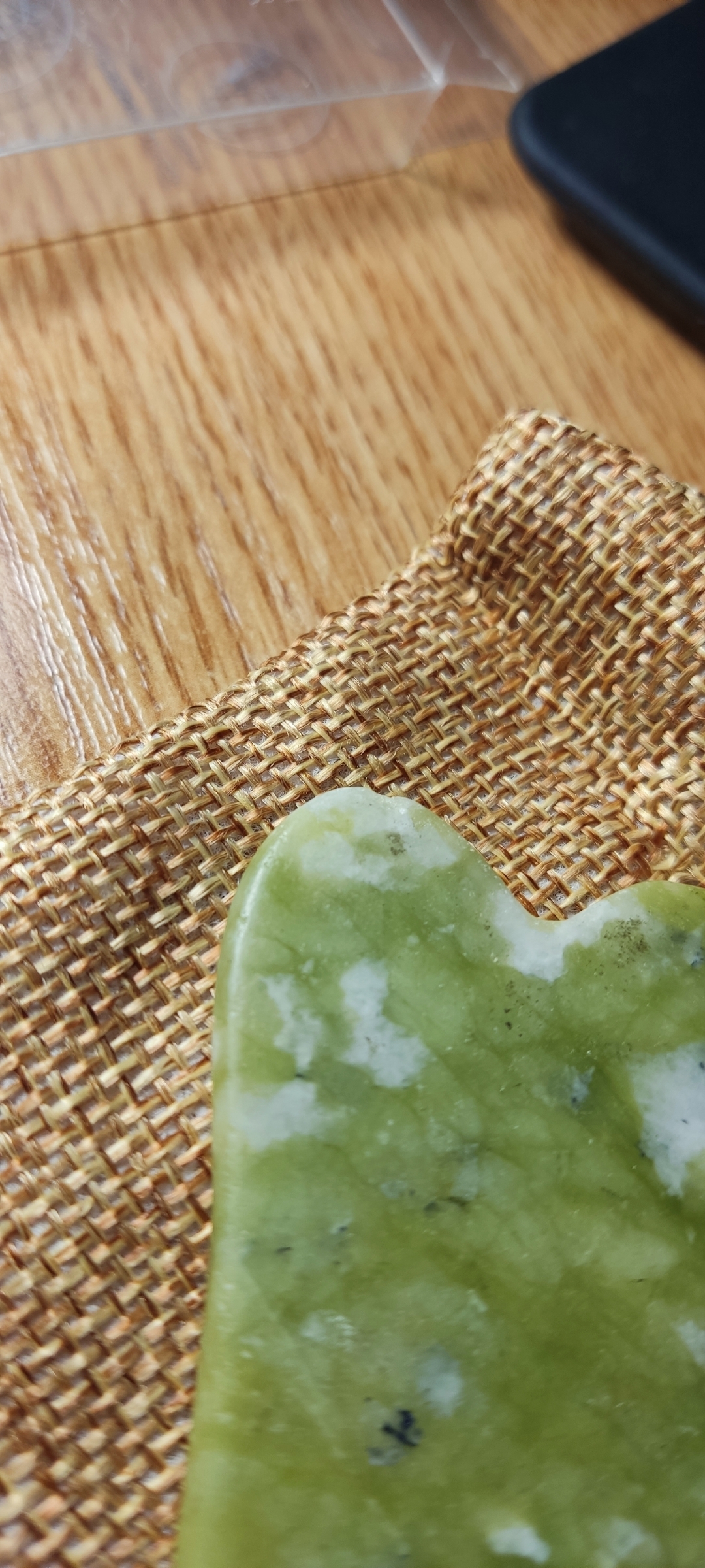 Фотография покупателя товара Массажёр гуаша «Лапка», 7×4.3 см, зелёный - Фото 5