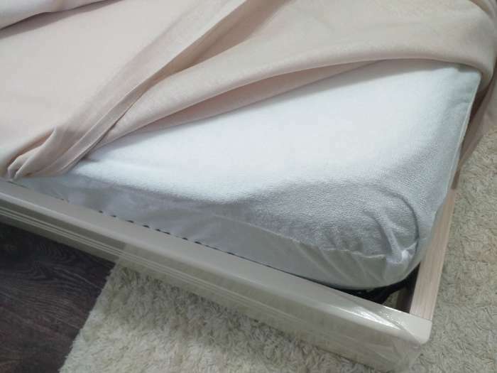 Фотография покупателя товара Наматрасник водонепроницаемый Экономь и Я на резинке 140×200+20 см - Фото 4