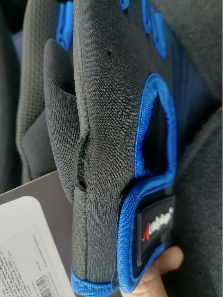 Фотография покупателя товара Перчатки спортивные ONLYTOP, р. XL, цвет чёрый/синий - Фото 5