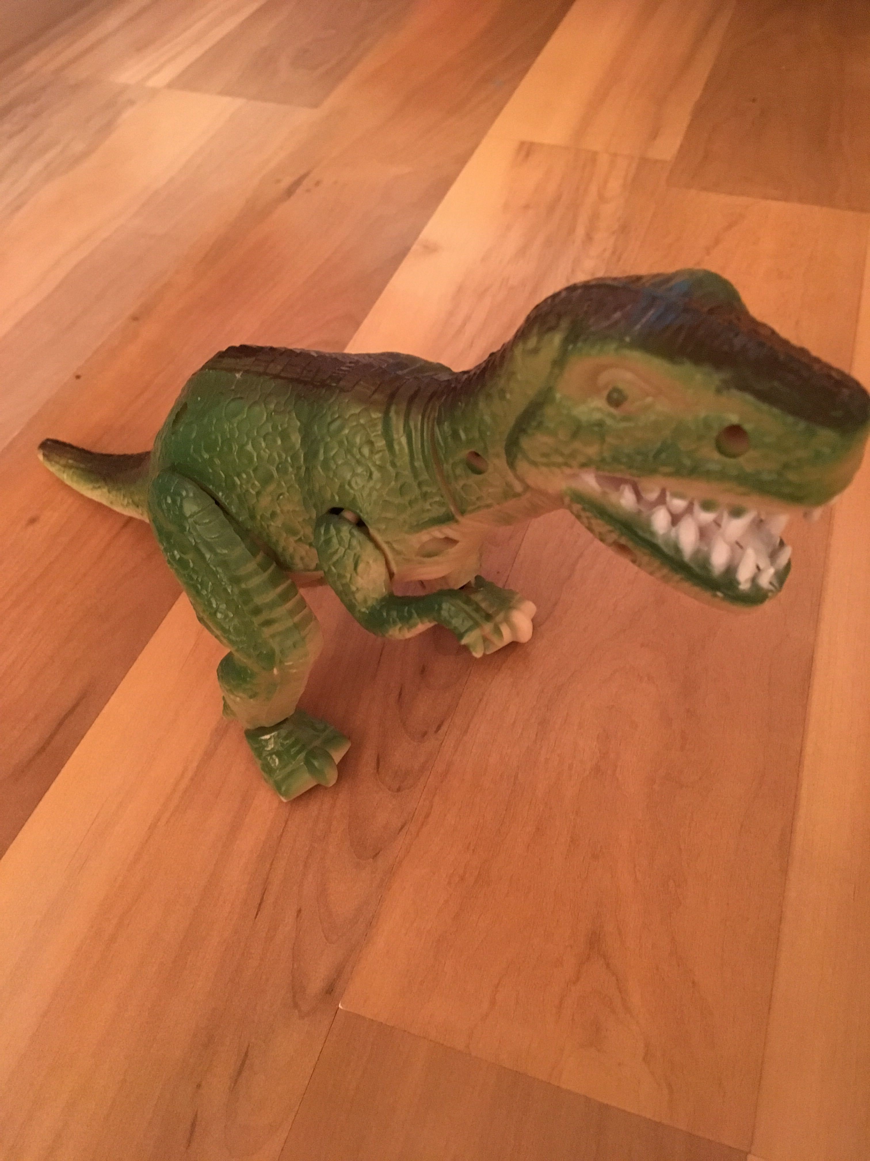 Фотография покупателя товара Динозавр «Рекс» работает от батареек, световые и звуковые эффекты, цвета МИКС - Фото 4