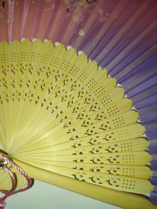Фотография покупателя товара Веер бамбук, текстиль h=21 см "Бабочки в сакуре" сиренево-розовый, с кисточкой - Фото 1