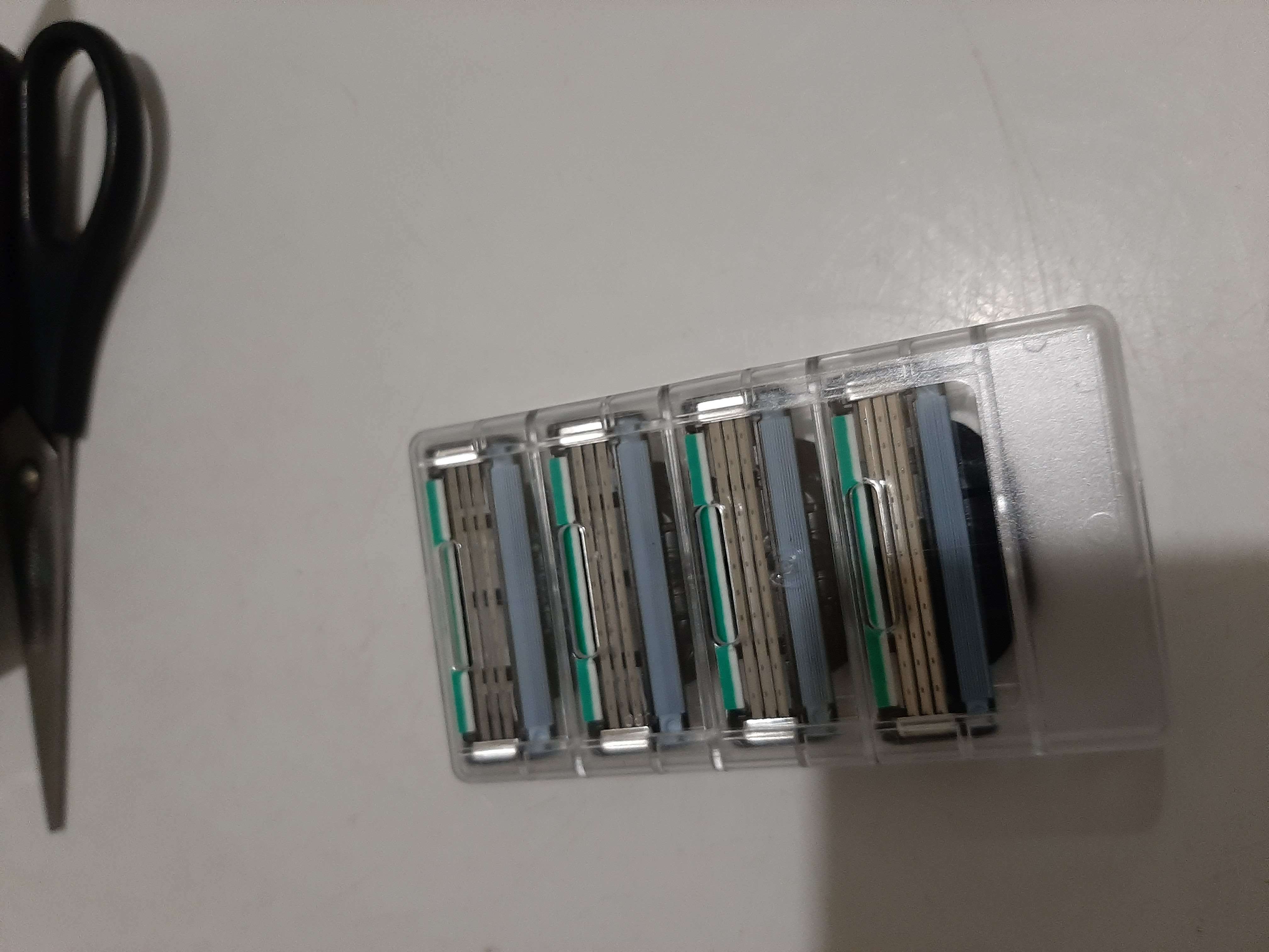 Фотография покупателя товара Сменные кассеты Gillette Mach3, 3 лезвия, 6 шт - Фото 2