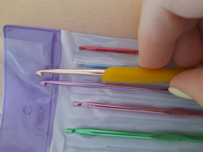 Фотография покупателя товара Крючок для вязания, двусторонний, с силиконовой ручкой, d = 5/7 мм, 13,5 см, цвет жёлтый - Фото 2