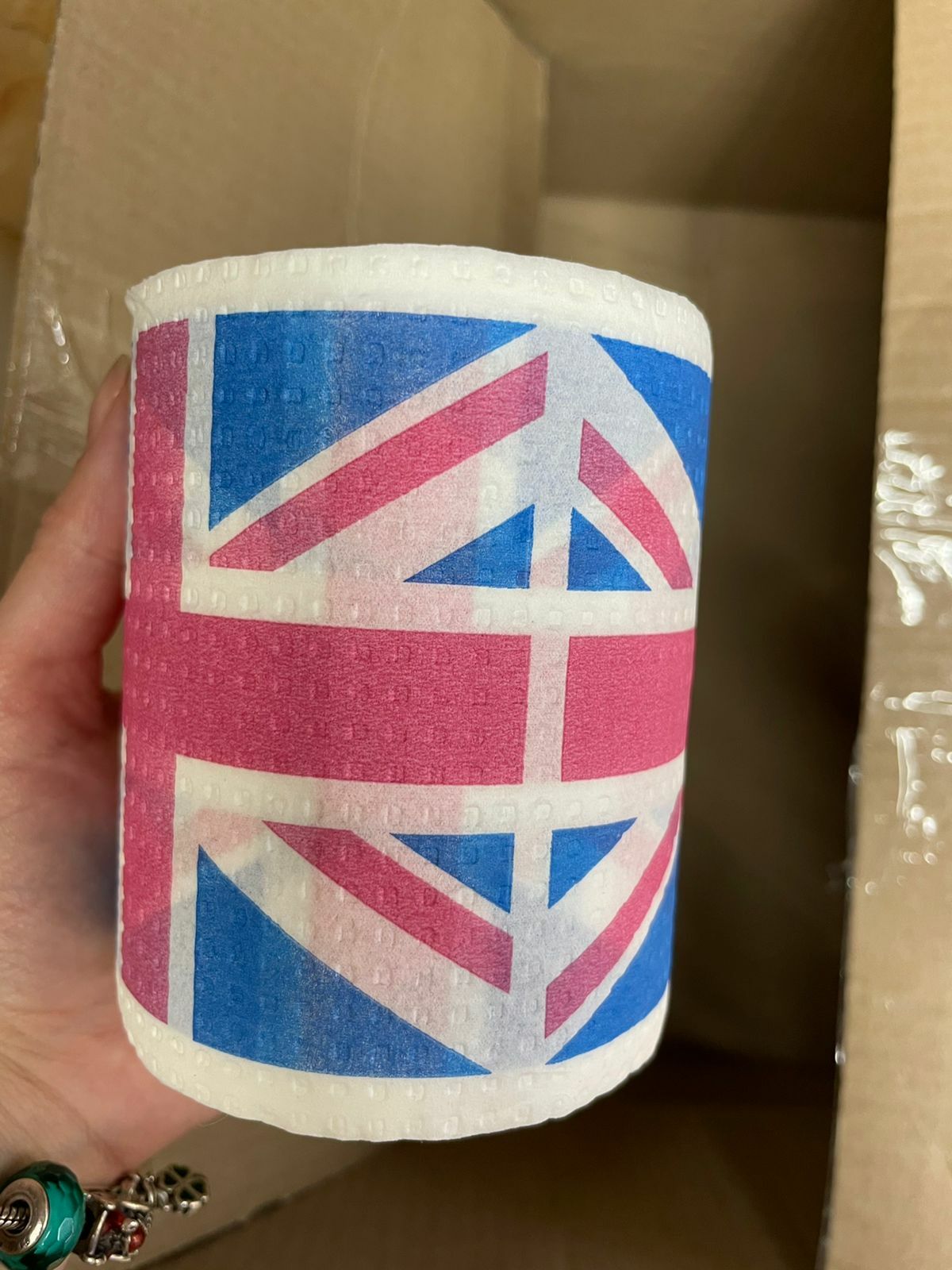 Фотография покупателя товара Сувенирная туалетная бумага "Флаг Британия", 9,5х10х9,5 см - Фото 2