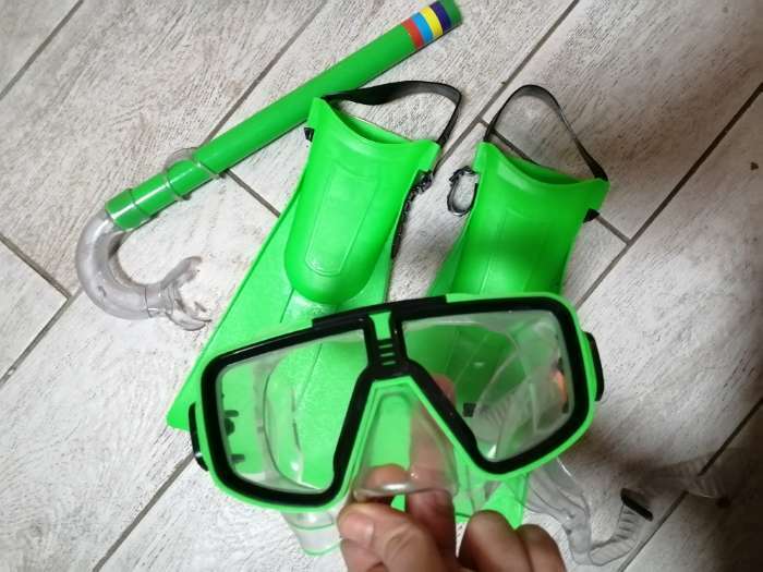 Фотография покупателя товара Набор для плавания детский ONLYTOP: маска, трубка, ласты безразмерные, цвета МИКС - Фото 3