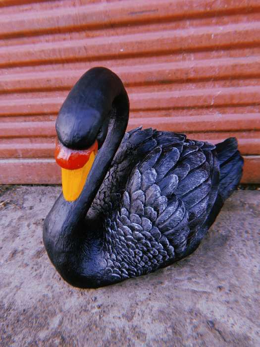 Фотография покупателя товара Садовая фигура "Лебедь" черный, 34х25х40см - Фото 3
