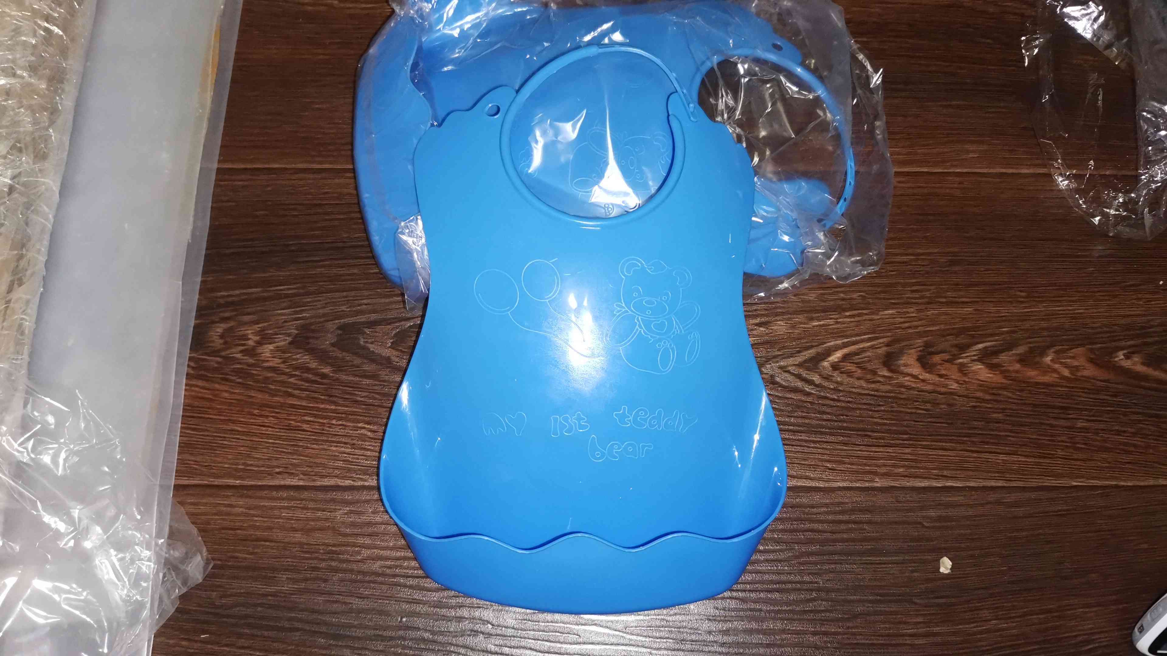 Фотография покупателя товара Нагрудник для кормления пластиковый с карманом, цвет сининй - Фото 2