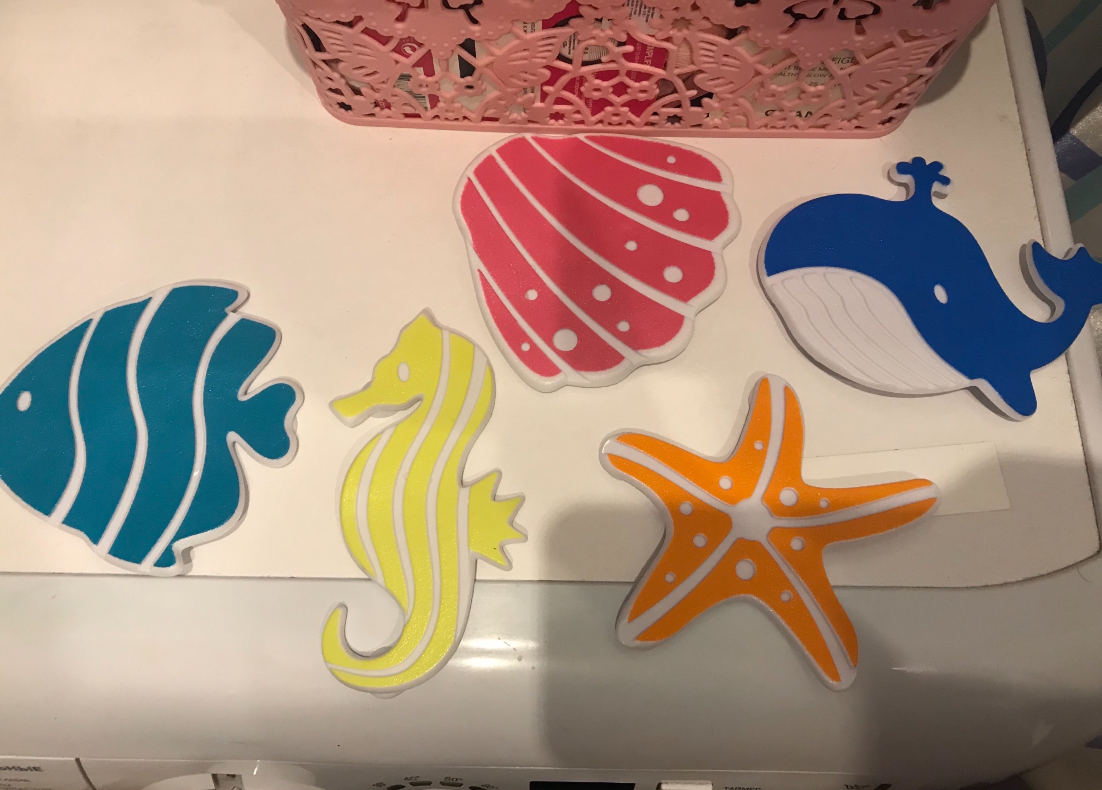 Фотография покупателя товара Набор мини-ковриков для ванны на присосках Доляна «Океан», 16×16 см, 5 шт, цвет МИКС - Фото 11