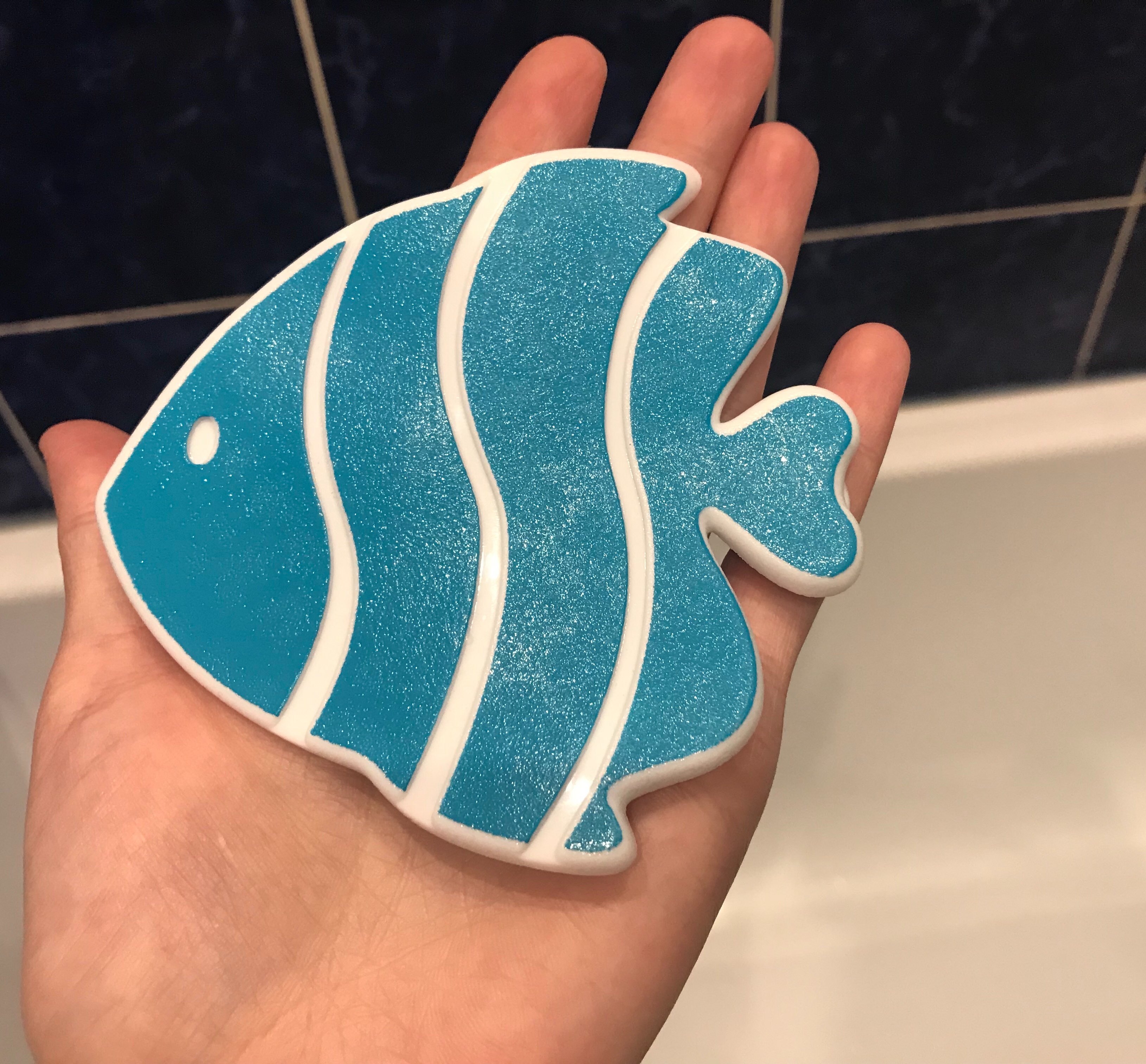 Фотография покупателя товара Набор мини-ковриков для ванны на присосках Доляна «Океан», 16×16 см, 5 шт, цвет МИКС - Фото 13