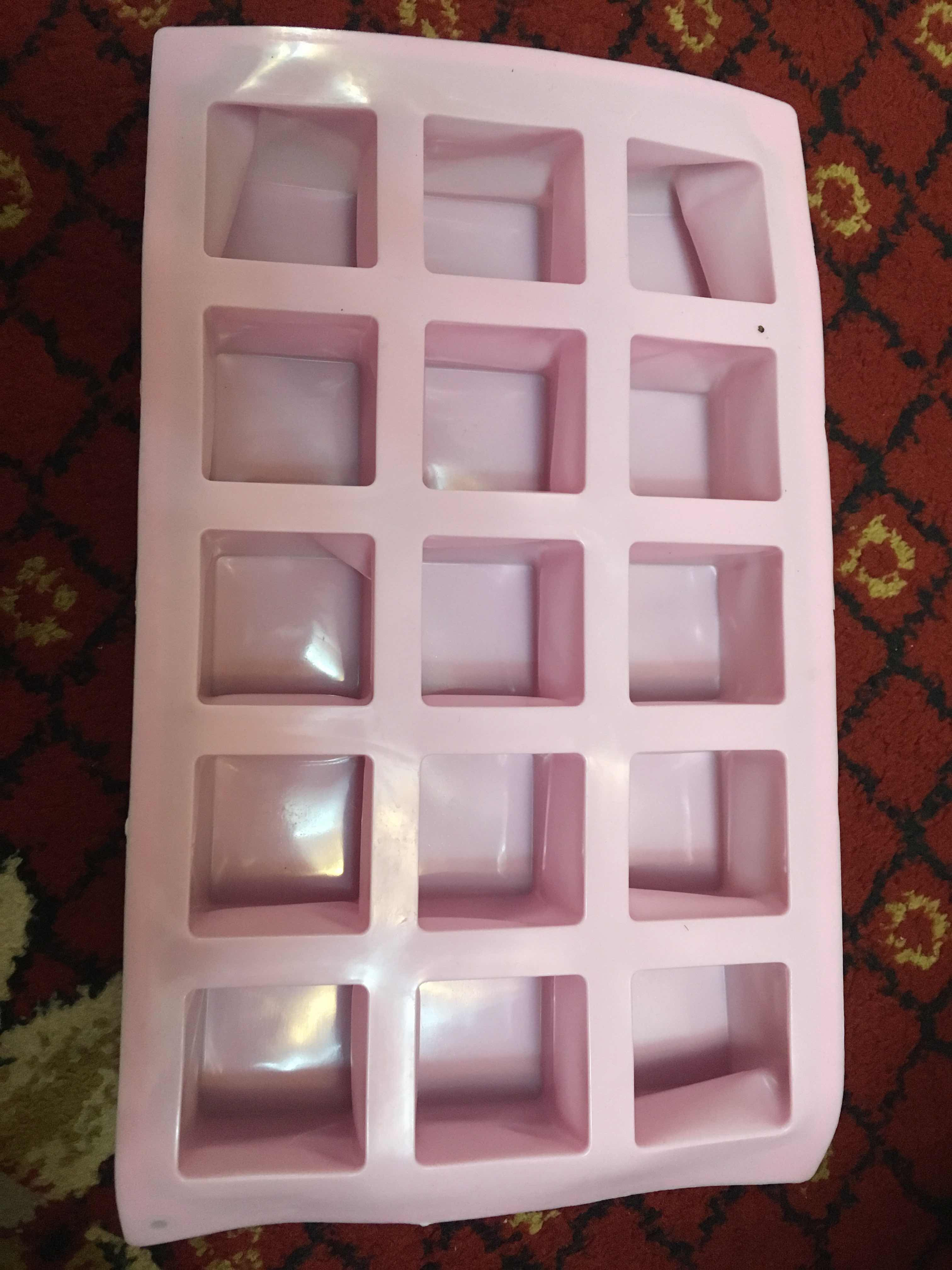 Фотография покупателя товара Форма силиконовая для выпечки Доляна «Куб», 30×17,5 см, 15 ячеек, цвет МИКС - Фото 9