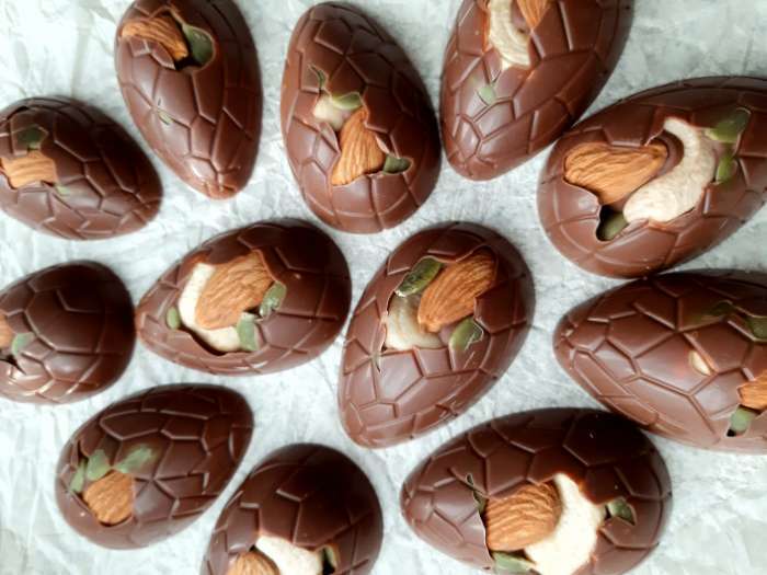 Фотография покупателя товара Форма для шоколада KONFINETTA «Шоколадное яйцо», 27,5×13,5 см, 12 ячеек (3,6×5,7×1,5 см) - Фото 1