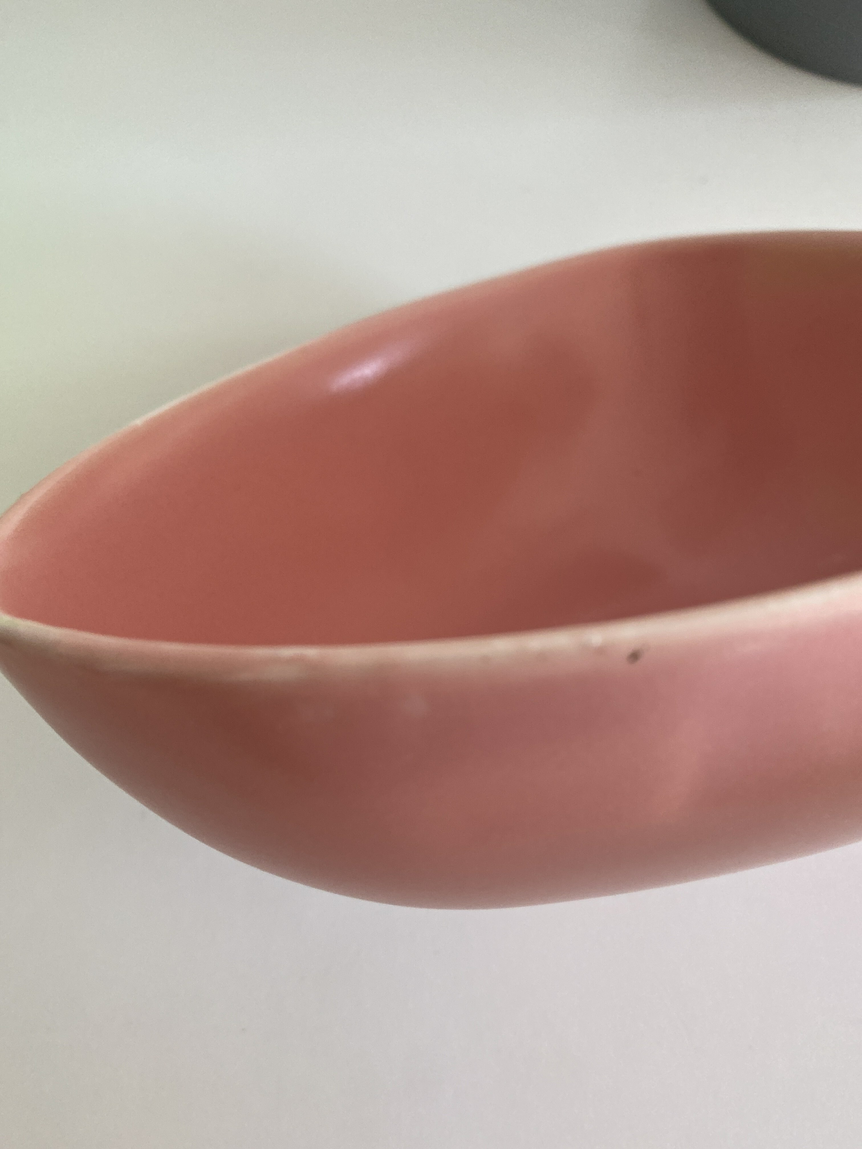 Фотография покупателя товара Салатник керамический нестандартной формы «Розовая», 15.5 х 14 см, 650 мл, цвет розовый - Фото 3